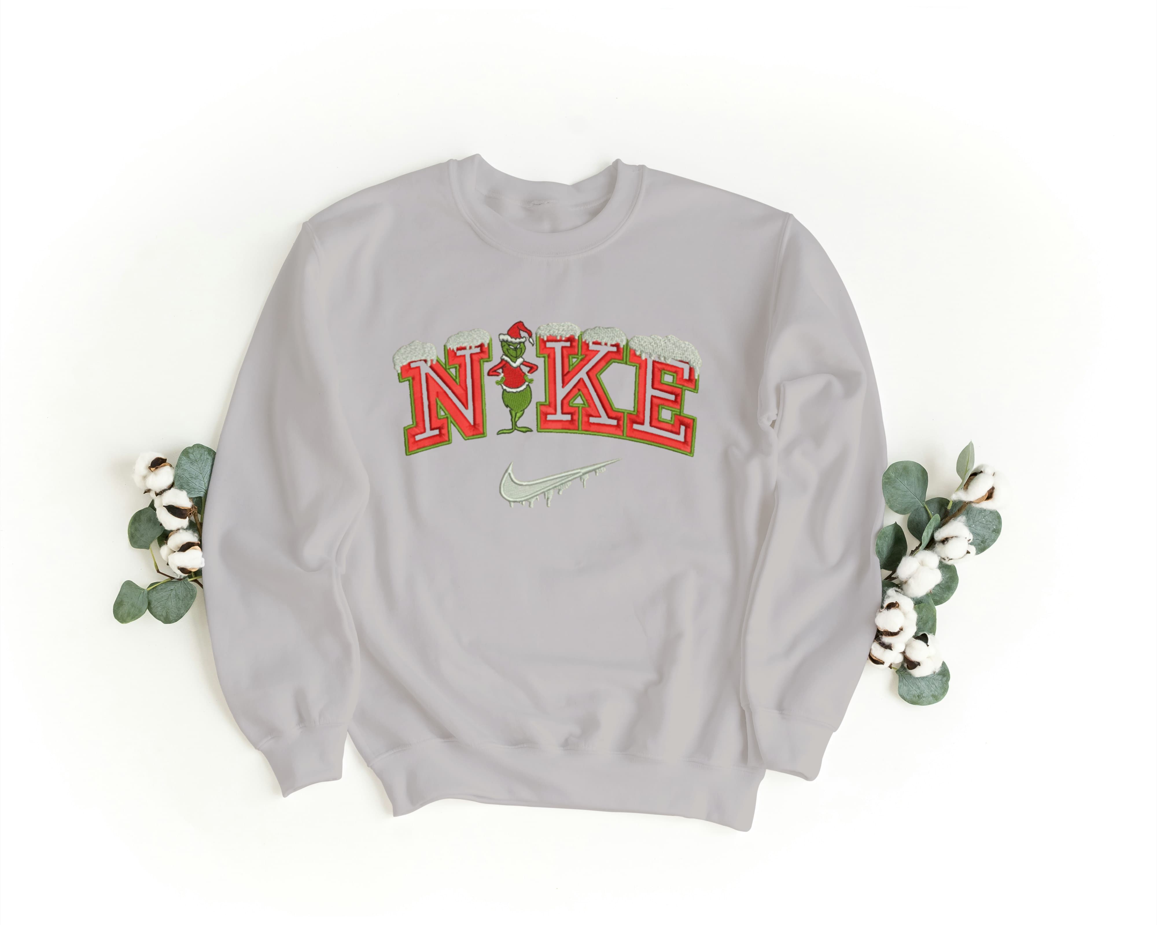 Foto di - Felpa Ricamata Unisex – Morbida – Stile Streetwear – Nike Grinch-Ricamati-Biiply