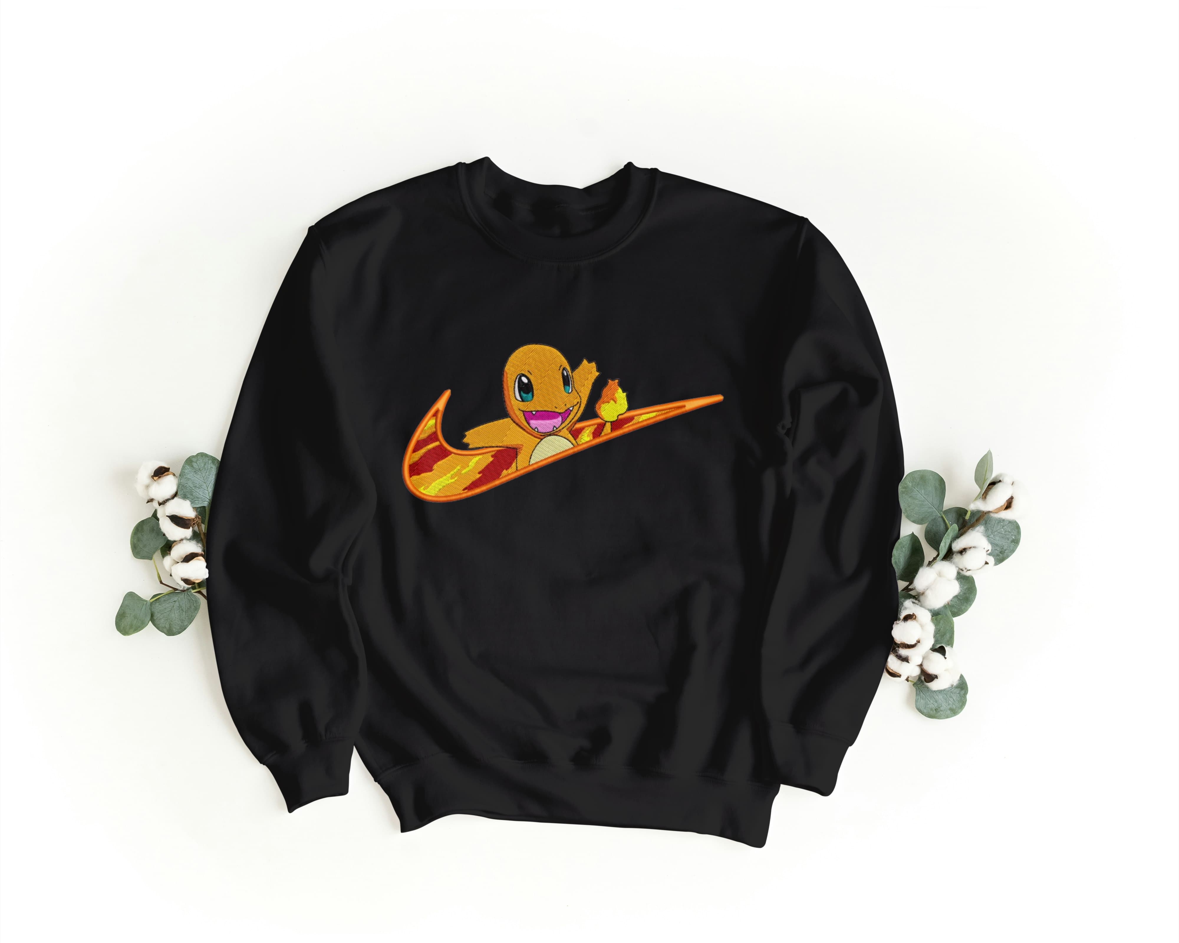 Foto di - Felpa Ricamata Unisex – Morbida – Stile Streetwear – Swoosh + Charamander-Ricamati-Biiply