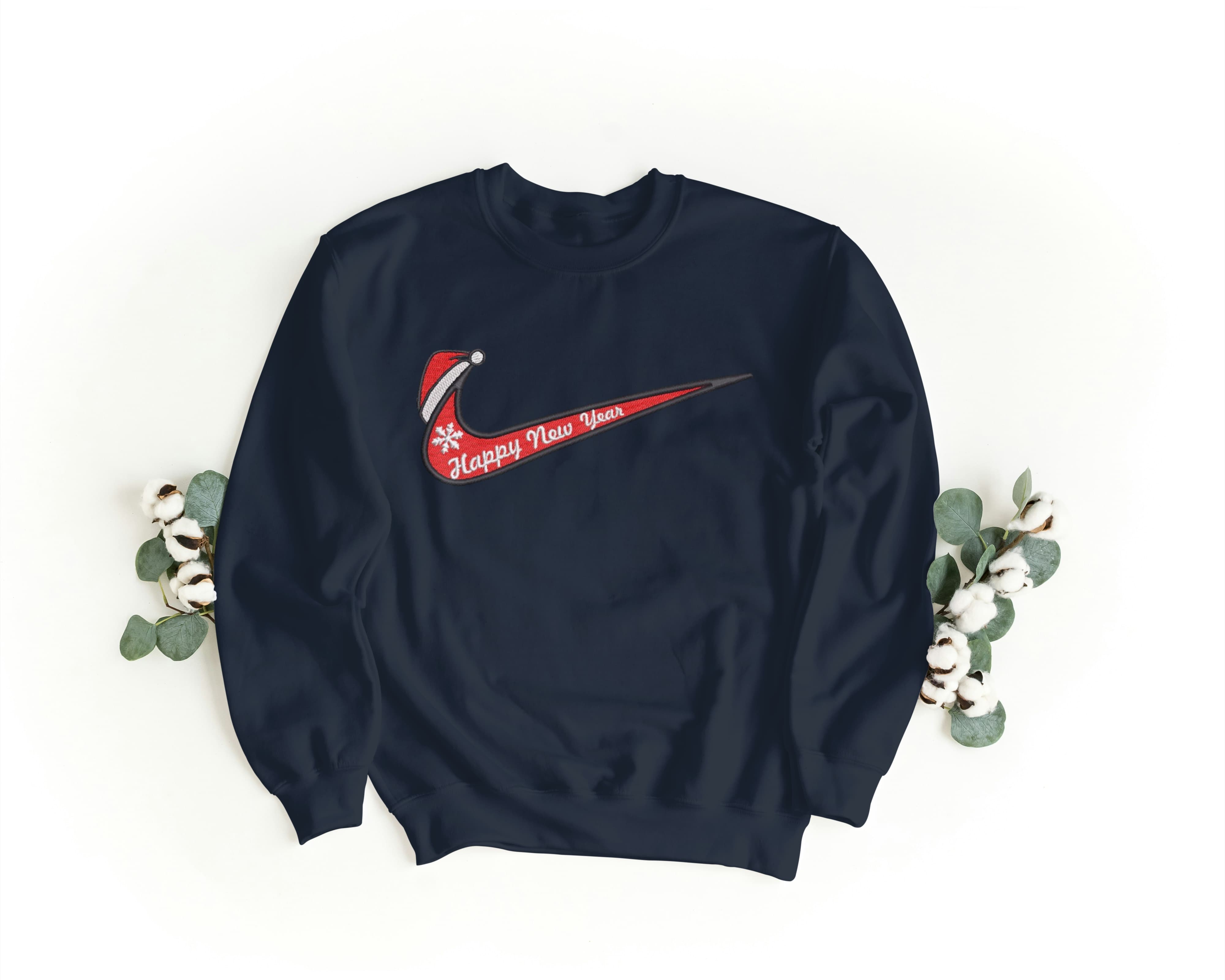 Foto di - Felpa Ricamata Unisex – Morbida – Stile Streetwear – Swoosh Happy New Year-Ricamati-Biiply