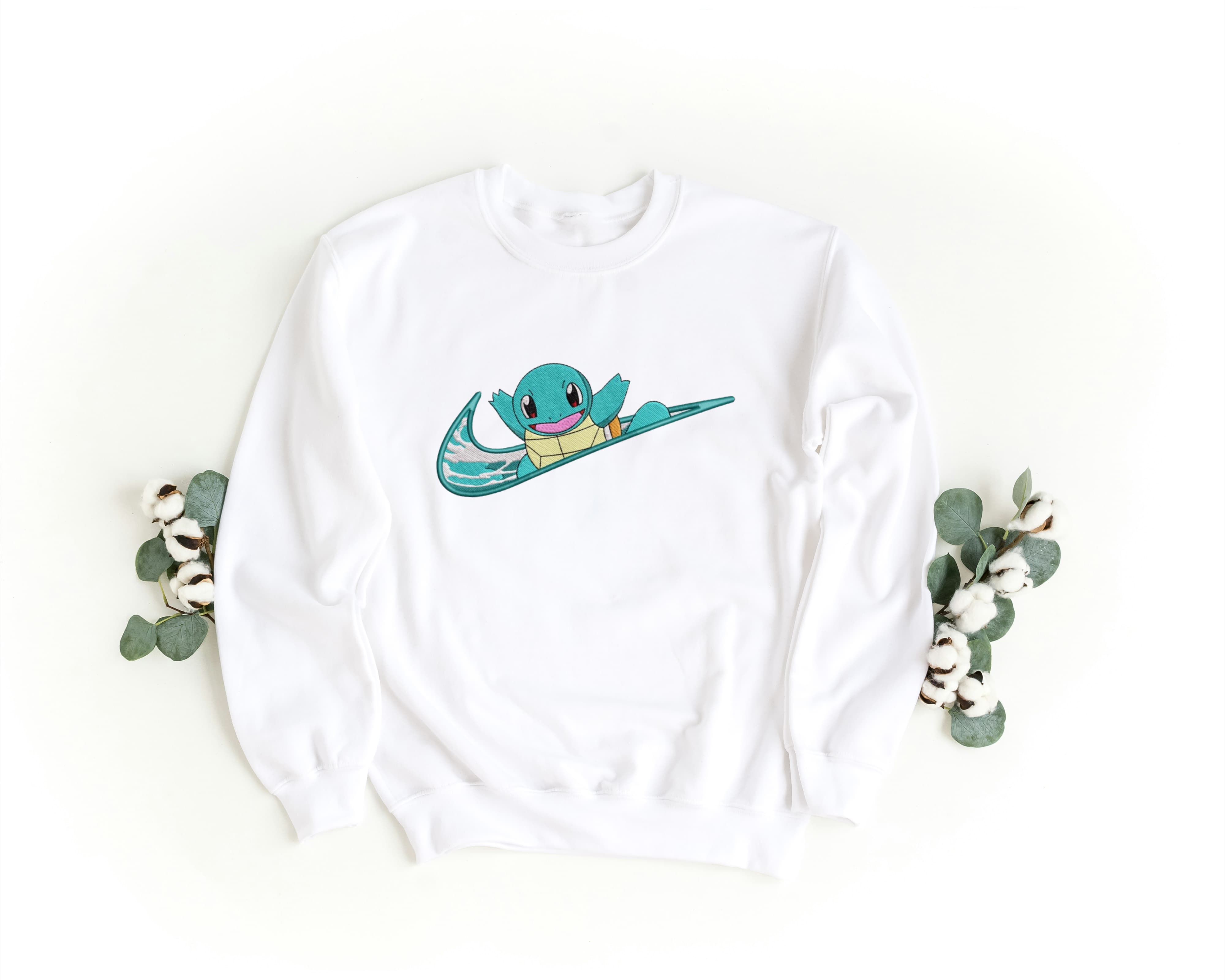 Foto di - Felpa Ricamata Unisex – Morbida – Stile Streetwear – Swoosh + Squitle-Ricamati-Biiply