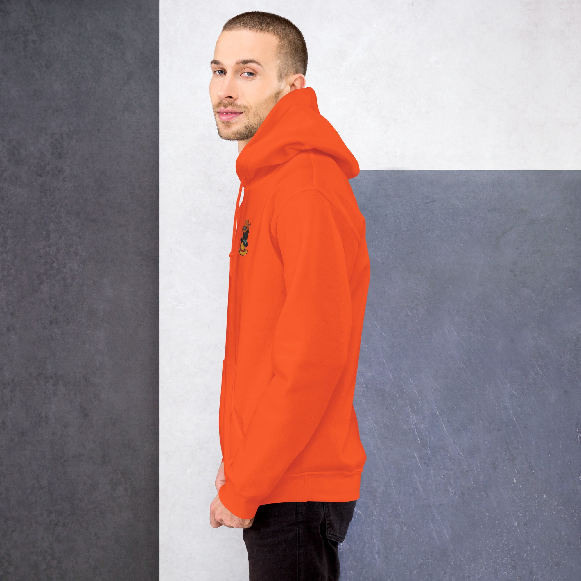 Foto di - Felpa Ricamata Unisex – Morbida con Cappuccio e Tasca Frontale – Stile Streetwear – Cappelli dei Pirati-Ricamati-Biiply