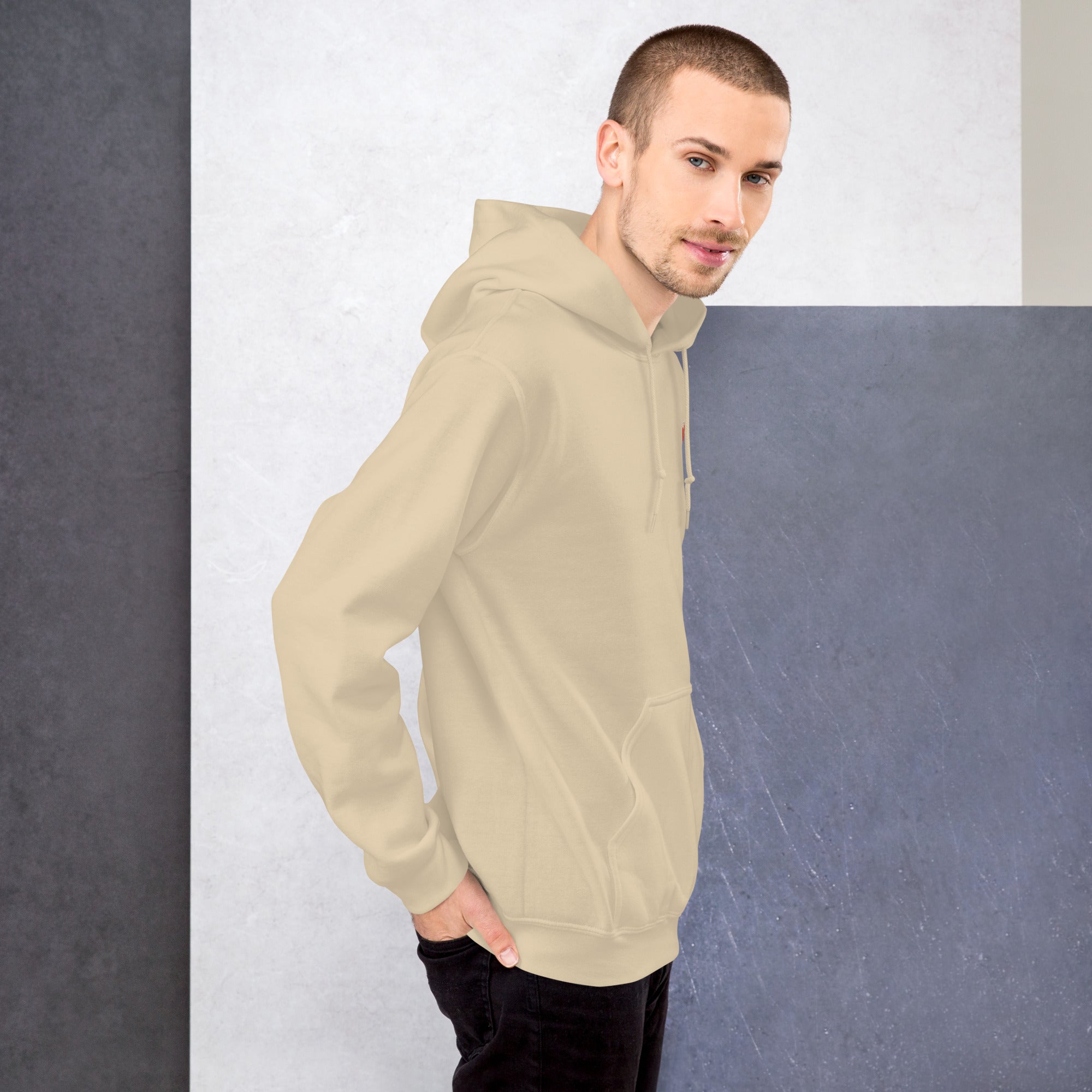 Foto di - Felpa Ricamata Unisex – Morbida con Cappuccio e Tasca Frontale – Stile Streetwear – Under Ground-Ricamati-Biiply