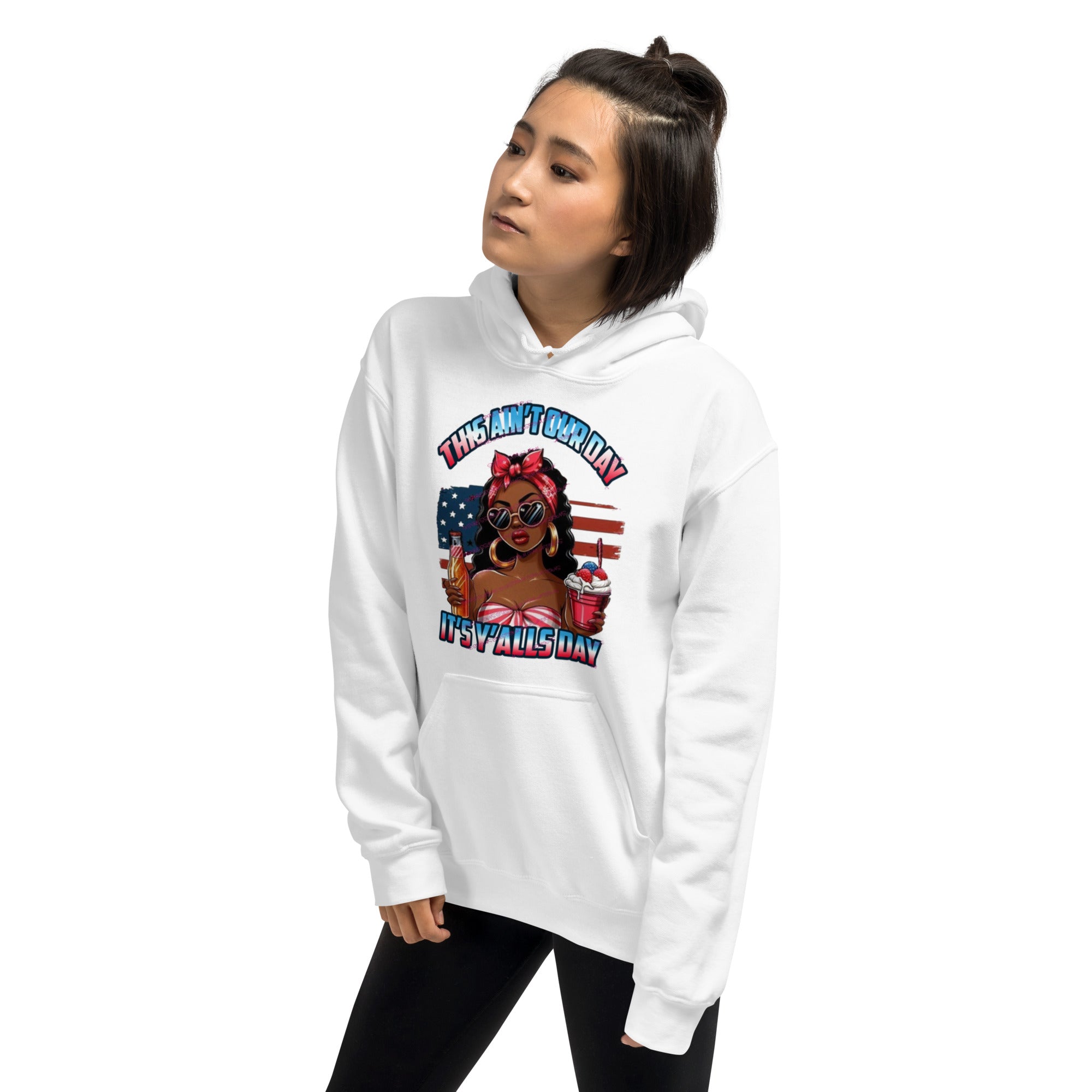 Foto di - Felpa Stampata Unisex – Morbida con Cappuccio e Tasca Frontale – Stile Streetwear – This Ain't our Day-DTG-Biiply