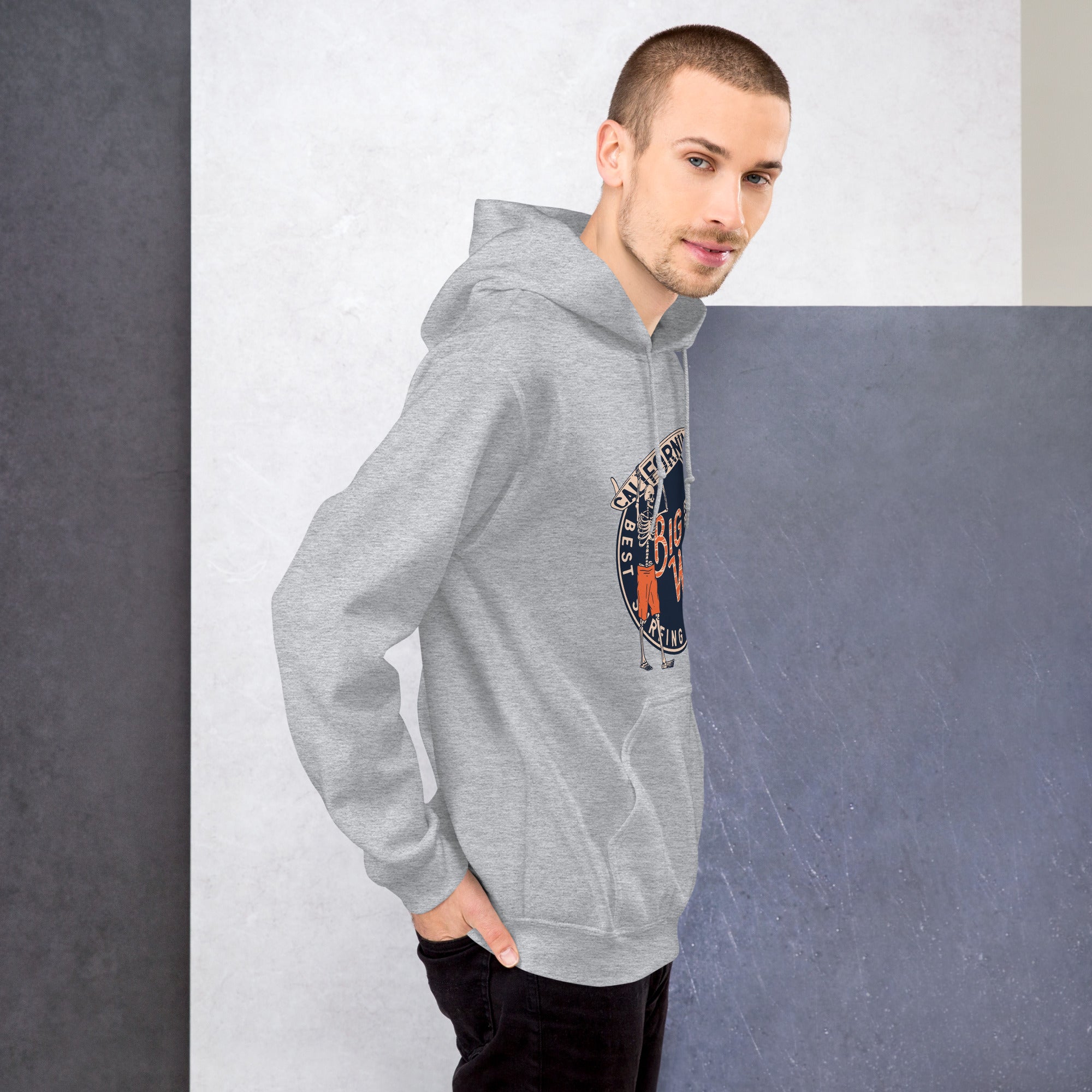 Foto di - Felpa stampata Unisex – Morbida con Cappuccio e Tasca Frontale – Stile Streetwear – California Big Wave Surfing Club-DTG-Biiply