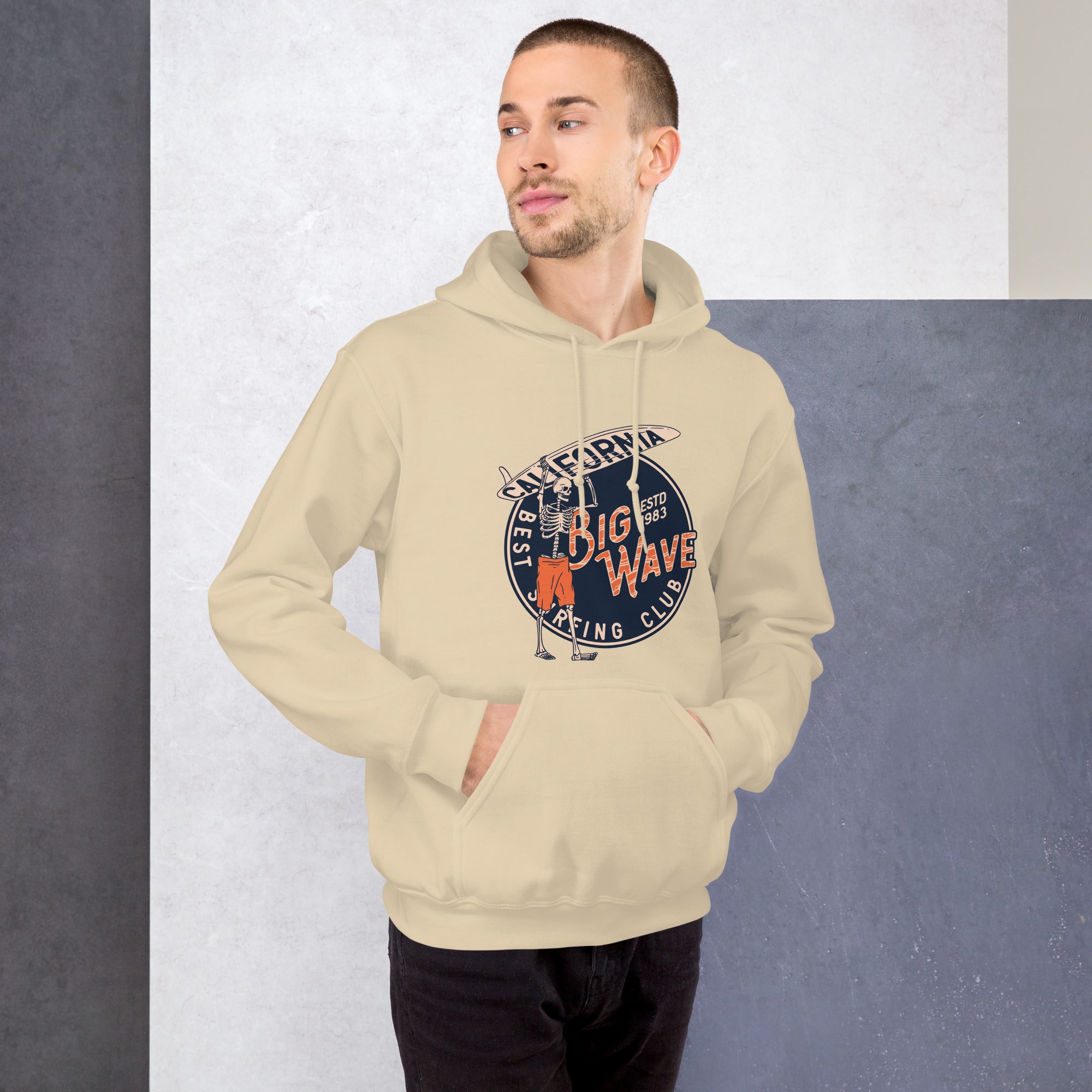 Foto di - Felpa stampata Unisex – Morbida con Cappuccio e Tasca Frontale – Stile Streetwear – California Big Wave Surfing Club-DTG-Biiply