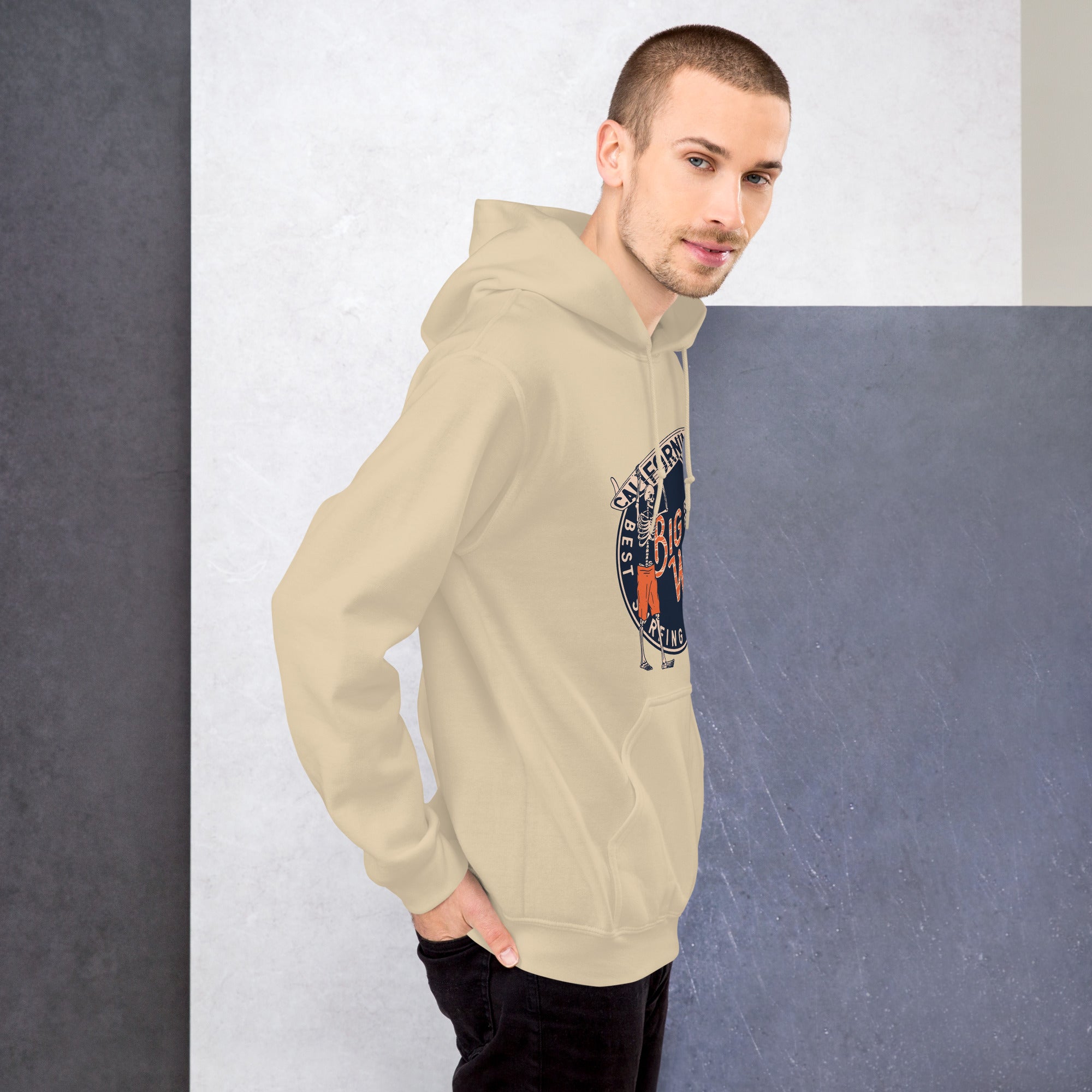 Foto di - Felpa stampata Unisex – Morbida con Cappuccio e Tasca Frontale – Stile Streetwear – California Big Wave Surfing Club-DTG-Biiply