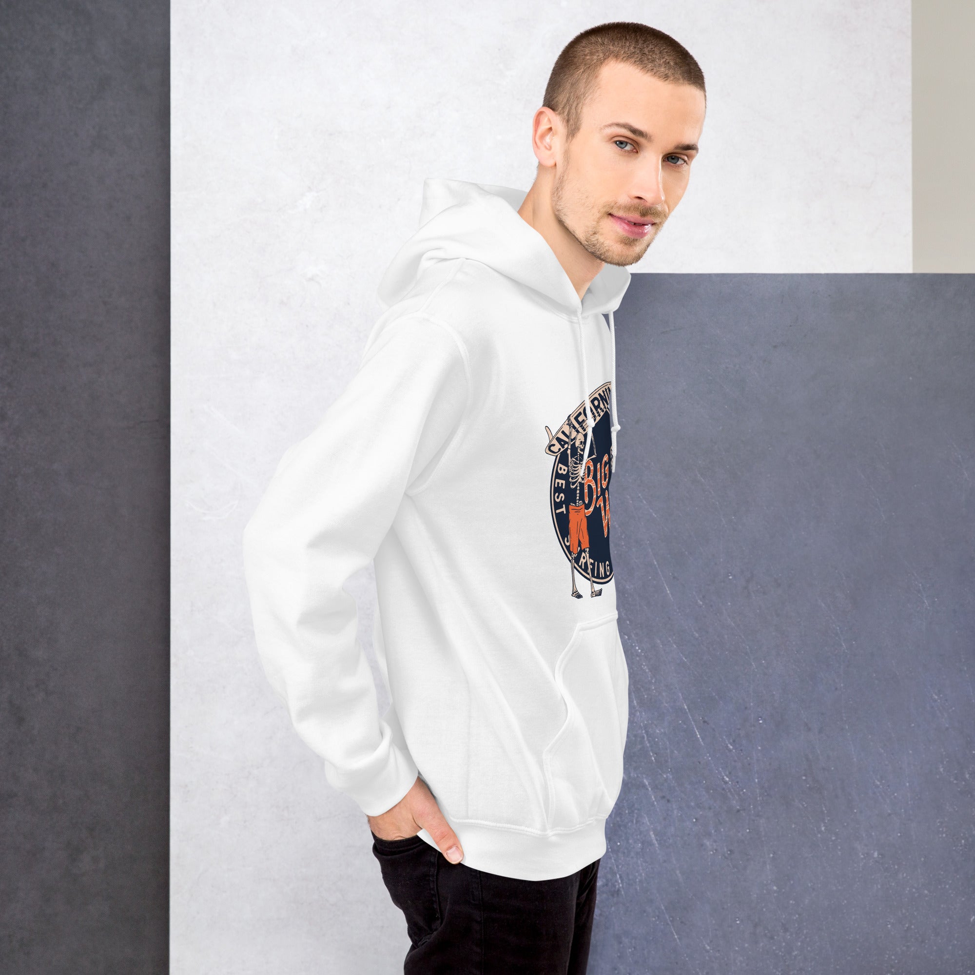 Foto di - Felpa stampata Unisex – Morbida con Cappuccio e Tasca Frontale – Stile Streetwear – California Big Wave Surfing Club-DTG-Biiply