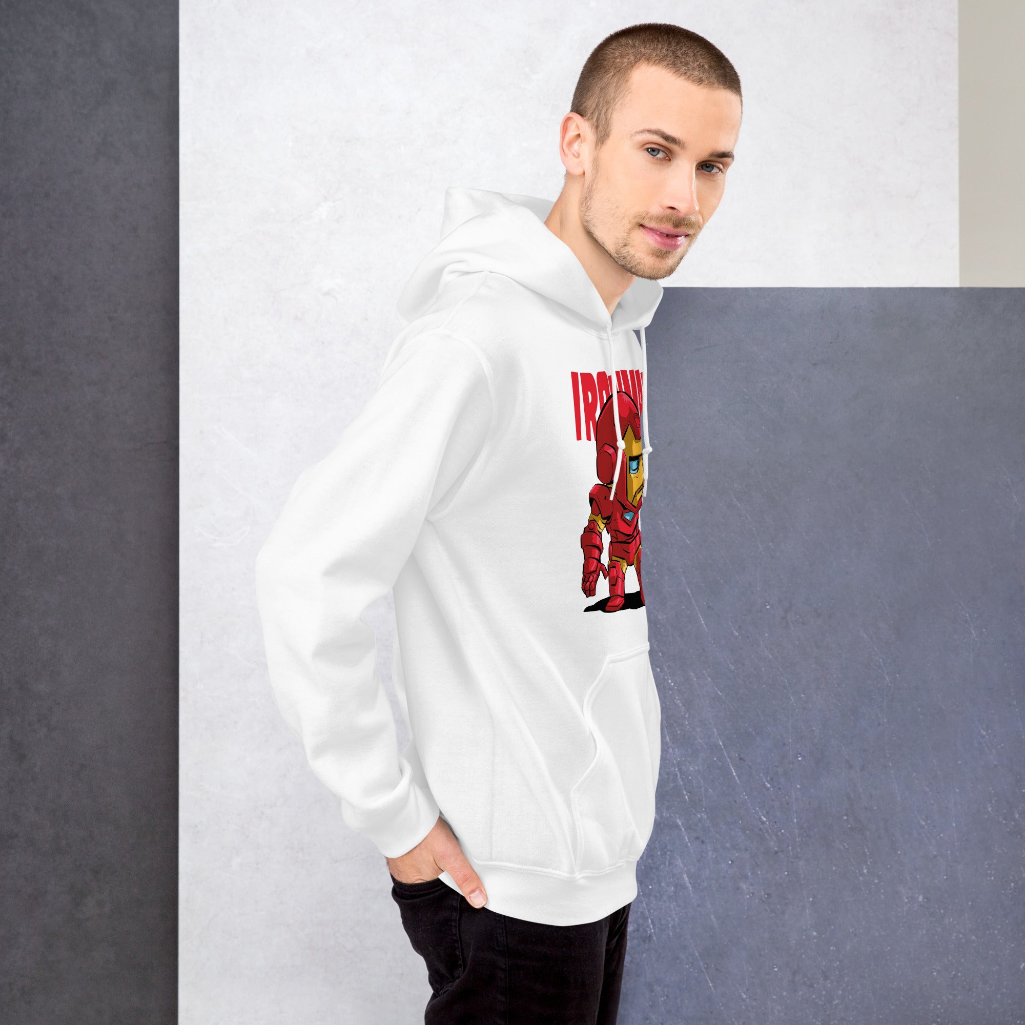 Foto di - Felpa stampata Unisex – Morbida con Cappuccio e Tasca Frontale – Stile Streetwear – Ironman-DTG-Biiply