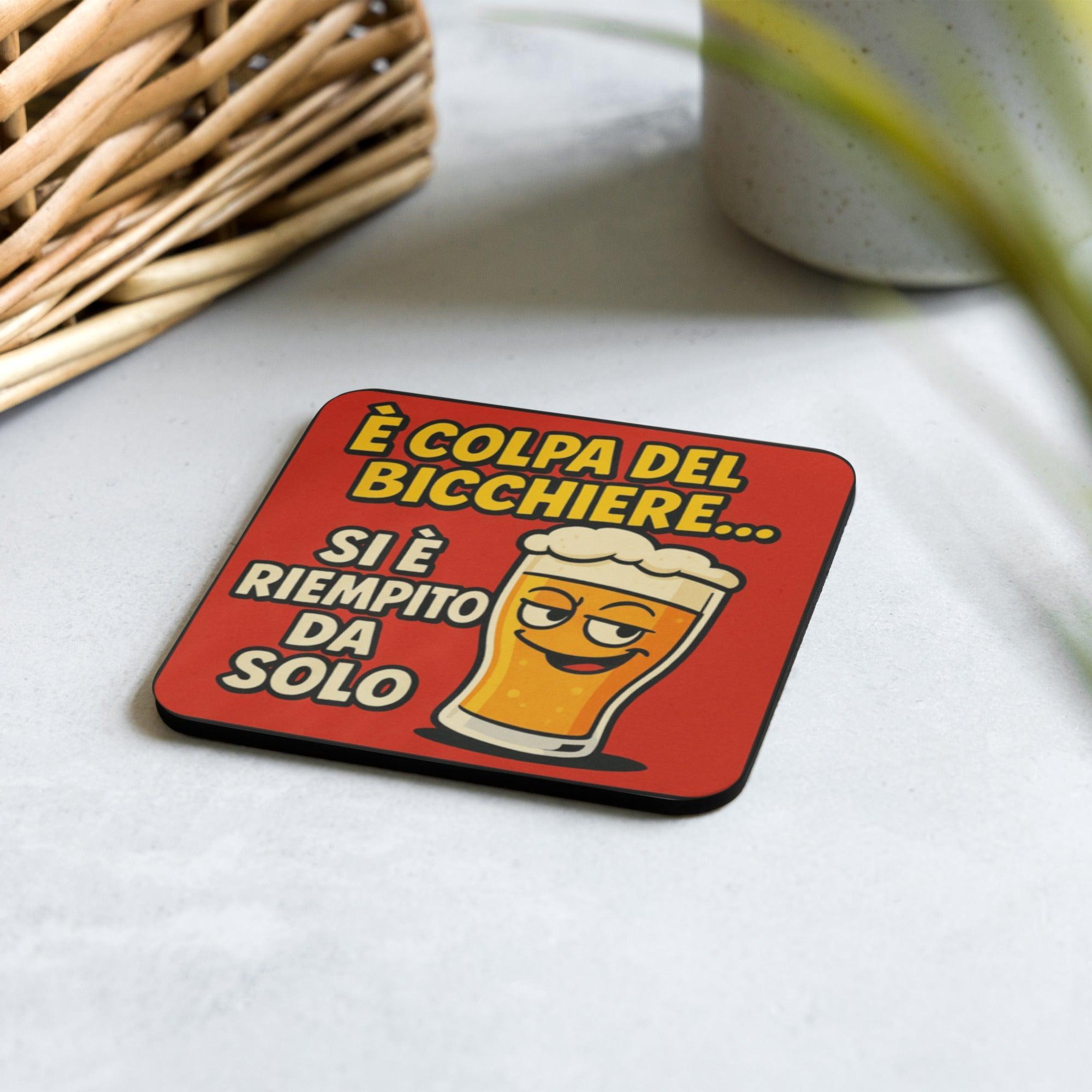 Foto di - Sottobicchiere in Sughero o Poliestere Antiscivolo con Stampa Personalizzata "E' Colpa Del Bicchiere" - Accessori Originali per la Casa o Idee Regalo-Casa-Biiply