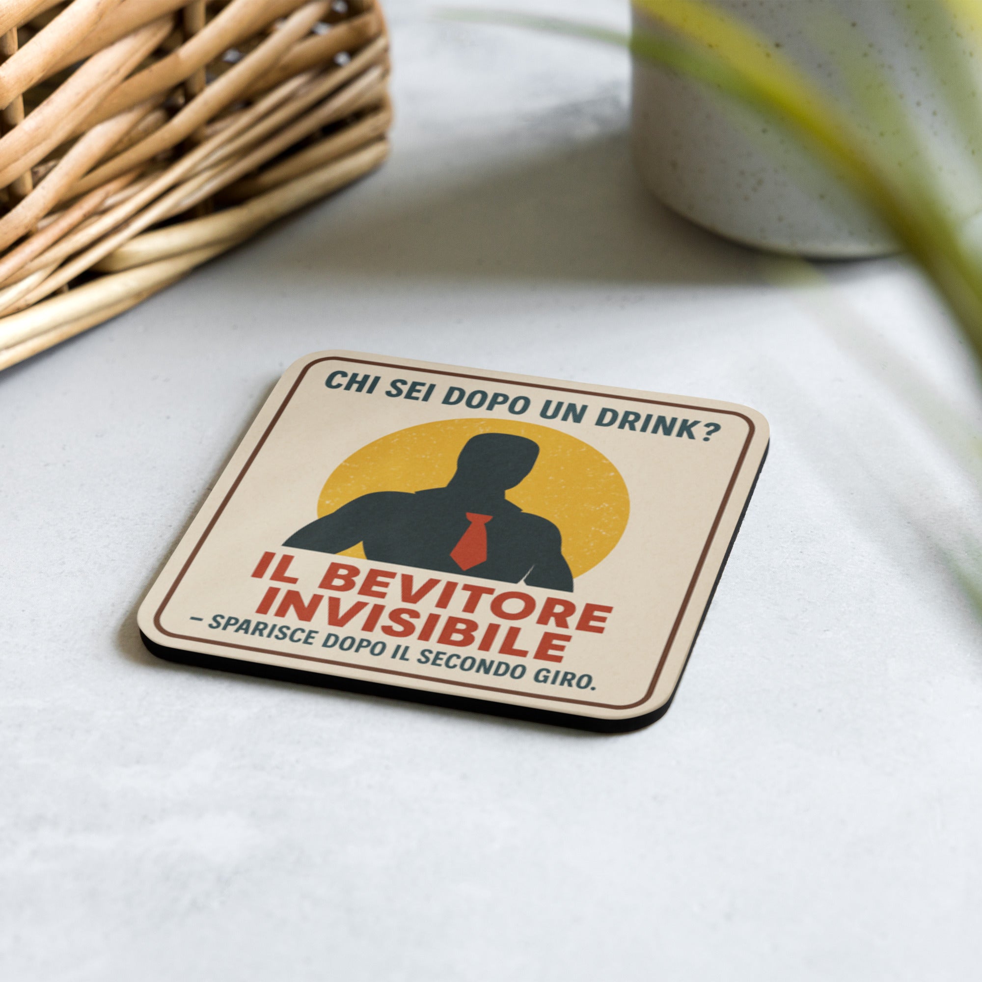 Foto di - Sottobicchiere in Sughero o Poliestere Antiscivolo con Stampa Personalizzata "Il Bevitore Invisibile" - Accessori Originali per la Casa o Idee Regalo-Casa-Biiply
