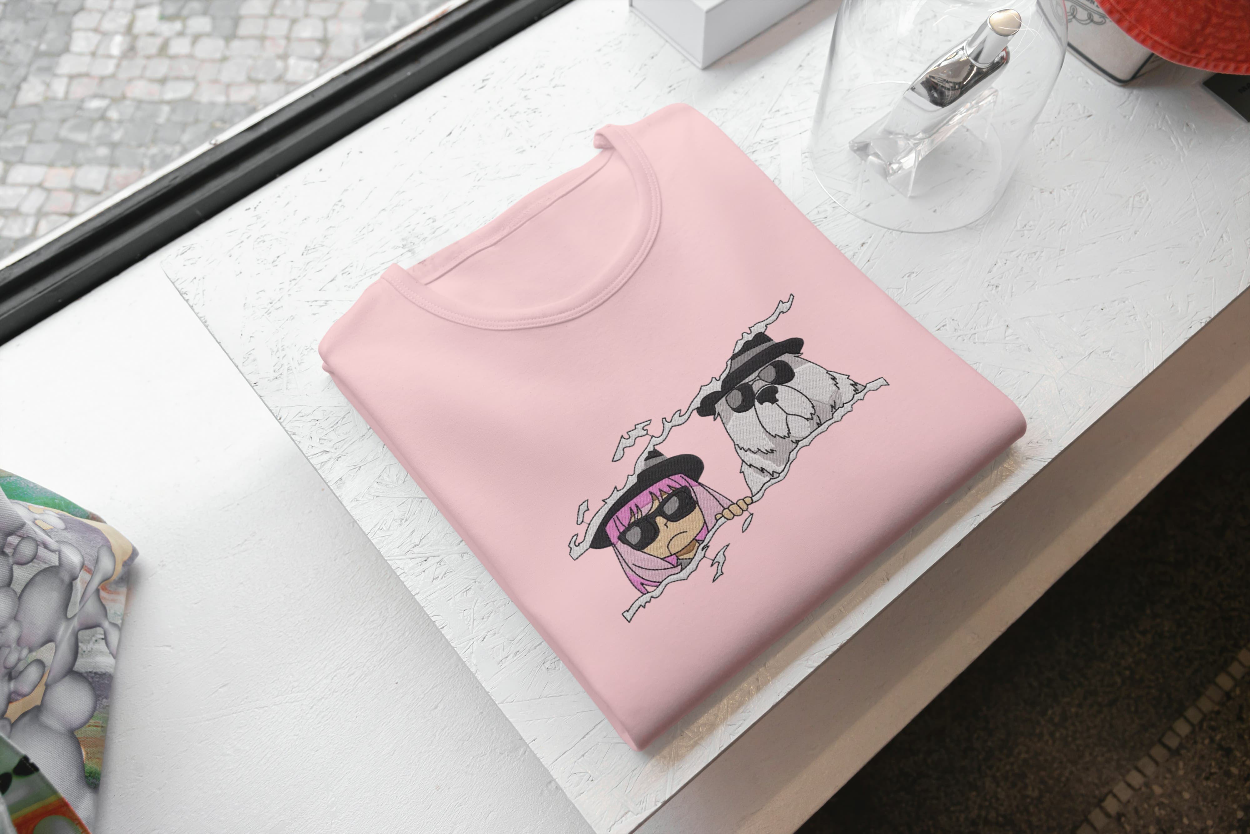 Foto di - T-shirt Ricamata Unisex – 100% Cotone – Stile Streetwear e Confortevole – Anime Spia e Cane-Ricamati-Biiply