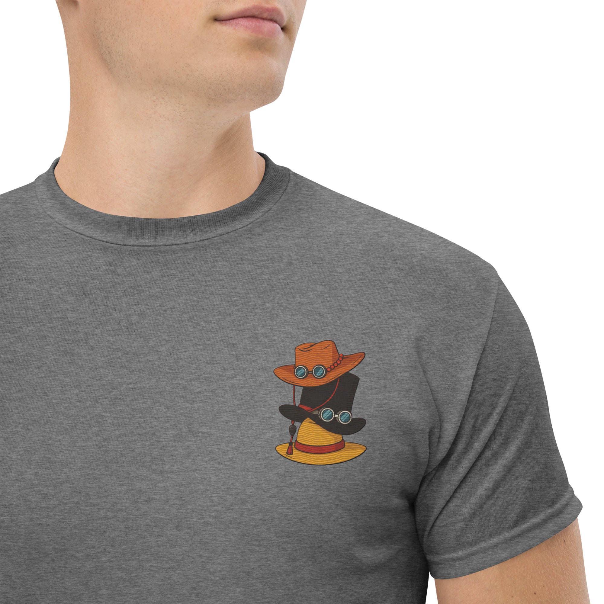 Foto di - T-shirt Ricamata Unisex – 100% Cotone – Stile Streetwear e Confortevole – Cappelli dei Pirati-Ricamati-Biiply