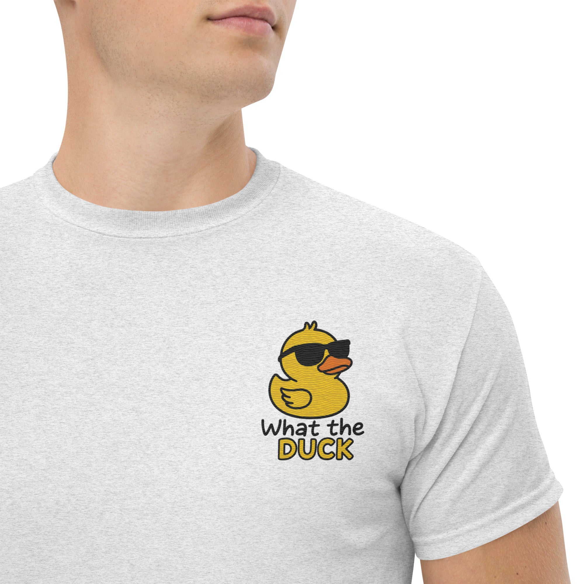 Foto di - T-shirt Ricamata Unisex – 100% Cotone – Stile Streetwear e Confortevole – Che Anatra-Ricamati-Biiply