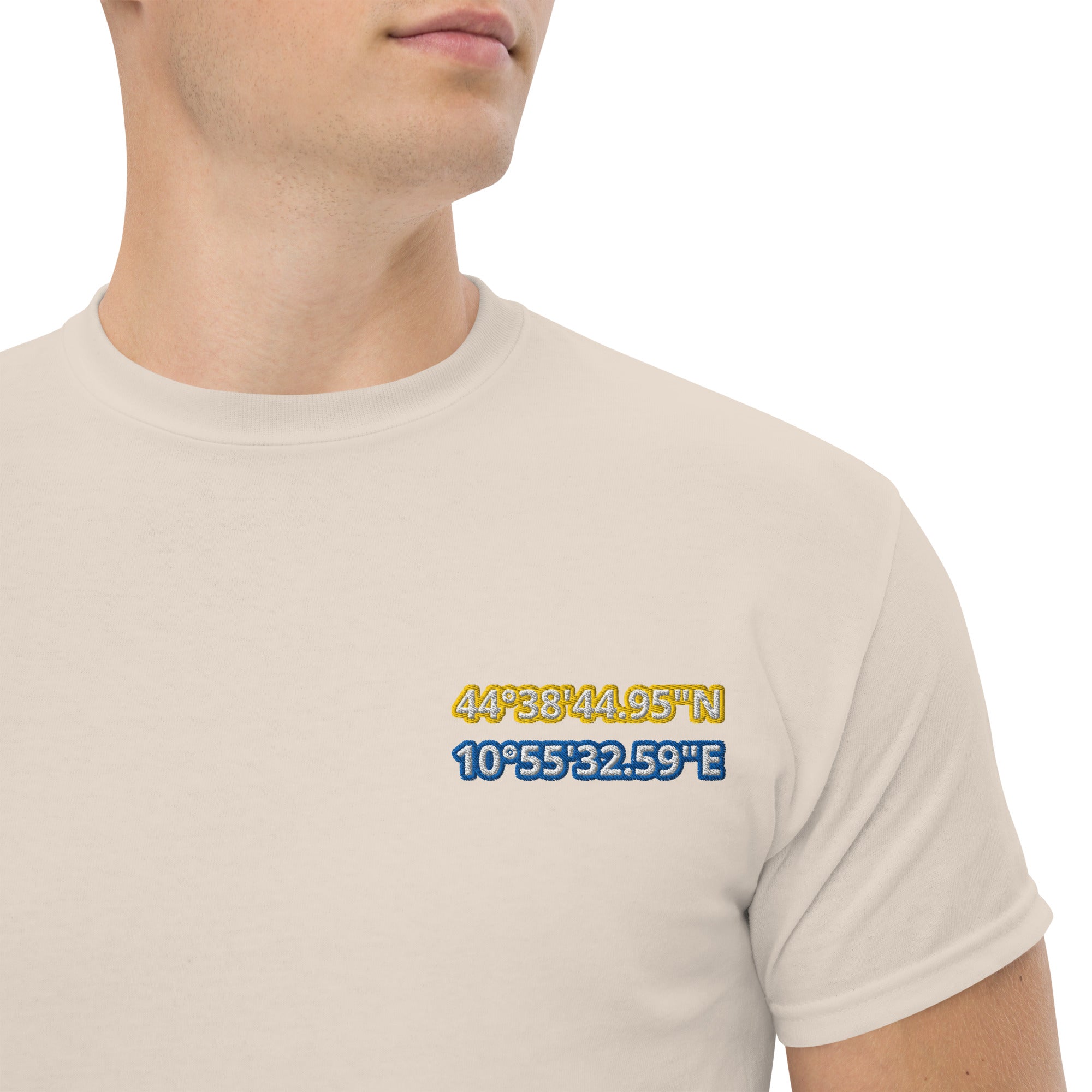 Foto di - T-shirt Ricamata Unisex – 100% Cotone – Stile Streetwear e Confortevole – Coordinate Modena-Ricamati-Biiply