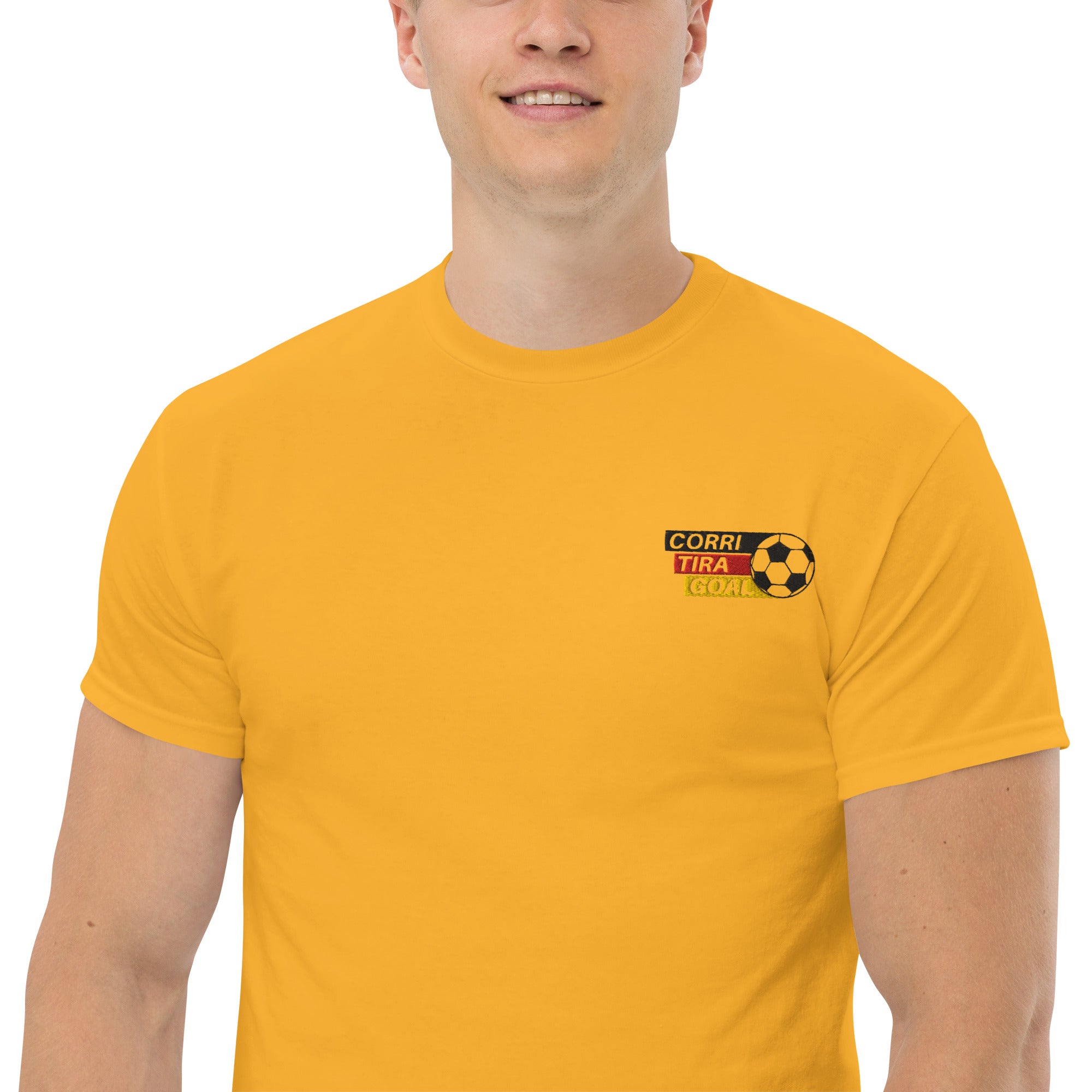 Foto di - T-shirt Ricamata Unisex – 100% Cotone – Stile Streetwear e Confortevole – Corri Tira Goal Pallone-Ricamati-Biiply