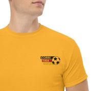 Foto di - T-shirt Ricamata Unisex – 100% Cotone – Stile Streetwear e Confortevole – Corri Tira Goal Pallone-Ricamati-Biiply
