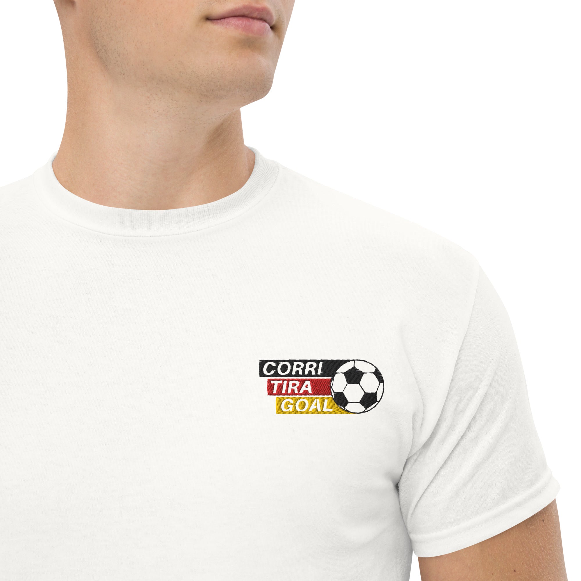 Foto di - T-shirt Ricamata Unisex – 100% Cotone – Stile Streetwear e Confortevole – Corri Tira Goal Pallone-Ricamati-Biiply