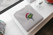 Foto di - T-shirt Ricamata Unisex – 100% Cotone – Stile Streetwear e Confortevole – Grinch Apre la Zip-Ricamati-Biiply