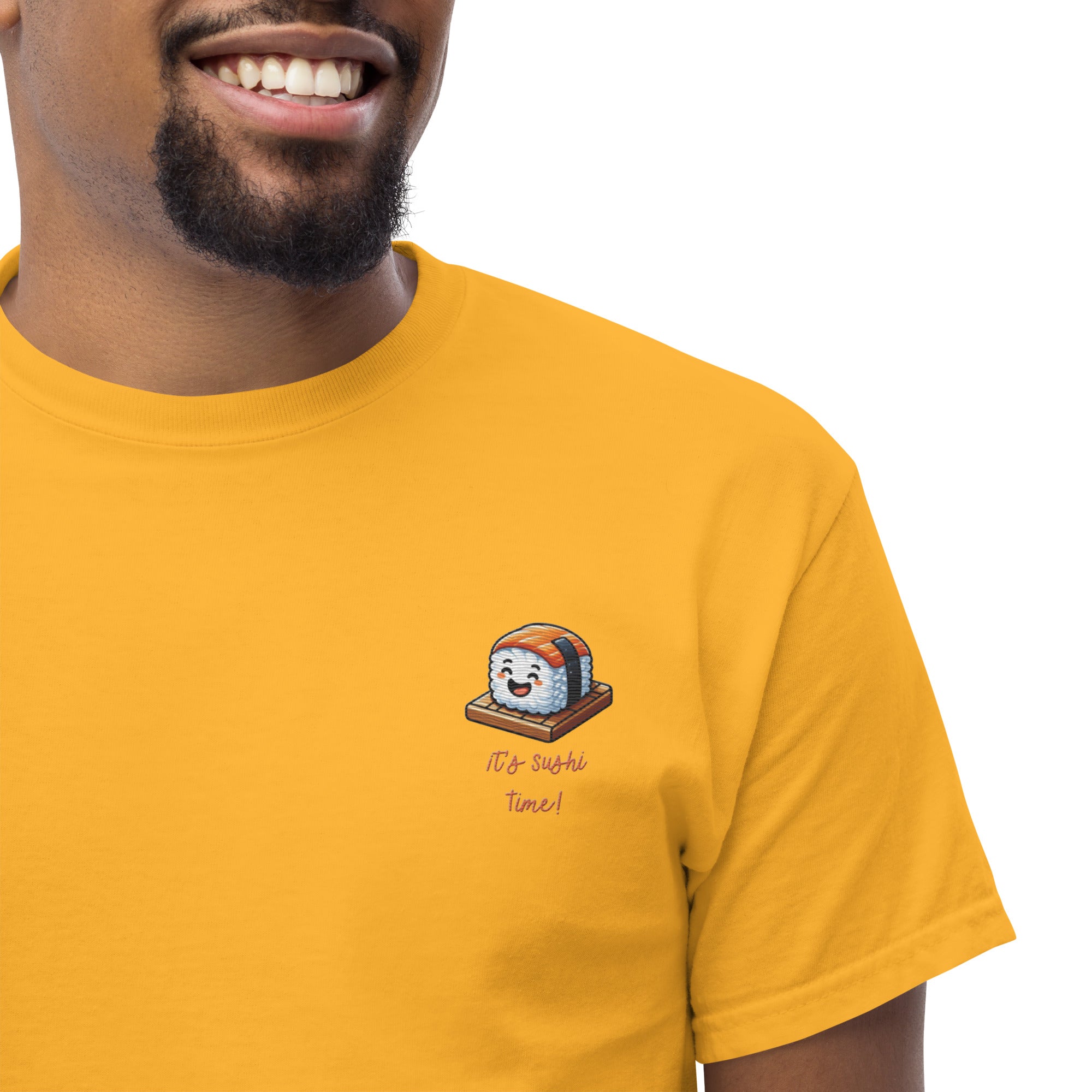 Foto di - T-shirt Ricamata Unisex – 100% Cotone – Stile Streetwear e Confortevole – It's Sushi Time-Ricamati-Biiply