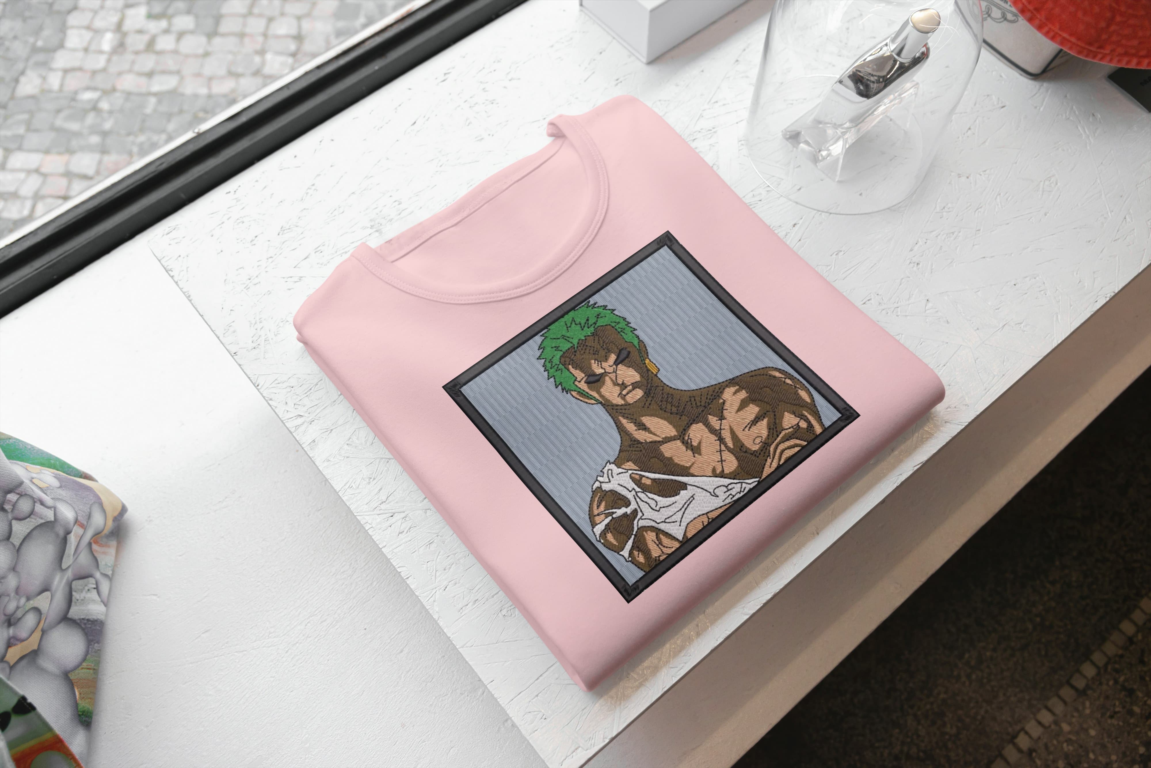 Foto di - T-shirt Ricamata Unisex – 100% Cotone – Stile Streetwear e Confortevole – Personaggio Anime Pirati-Ricamati-Biiply