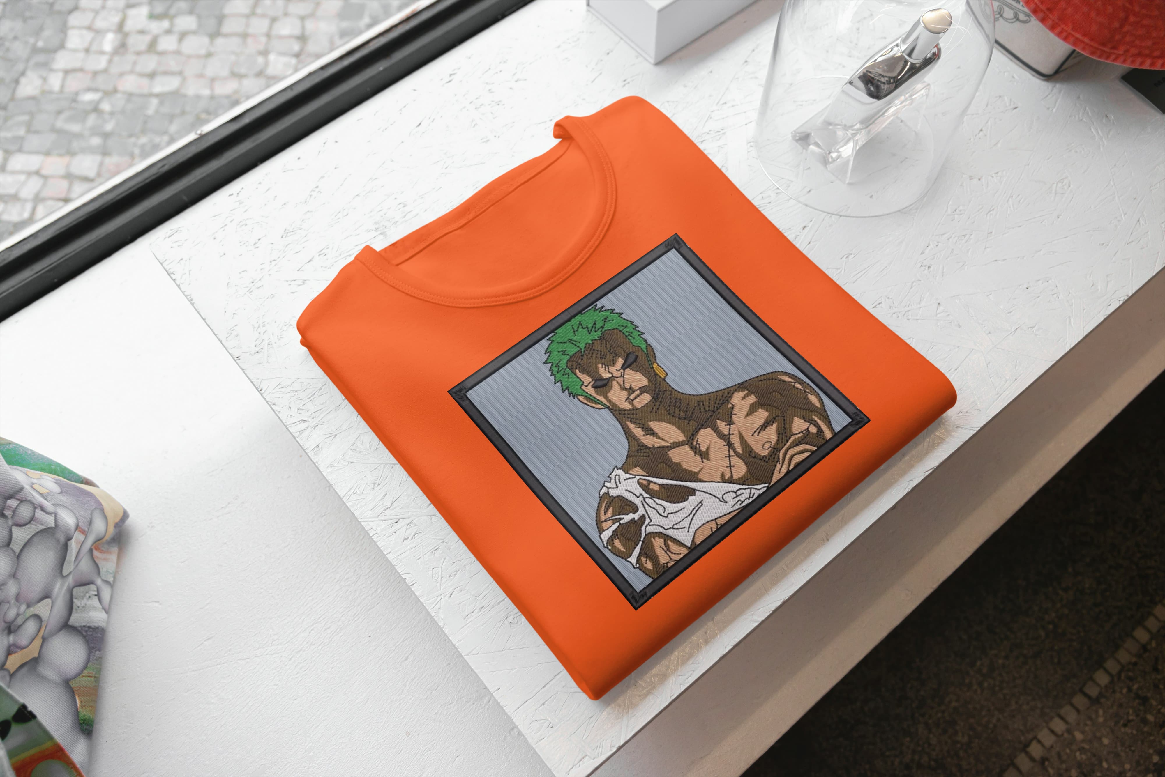 Foto di - T-shirt Ricamata Unisex – 100% Cotone – Stile Streetwear e Confortevole – Personaggio Anime Pirati-Ricamati-Biiply