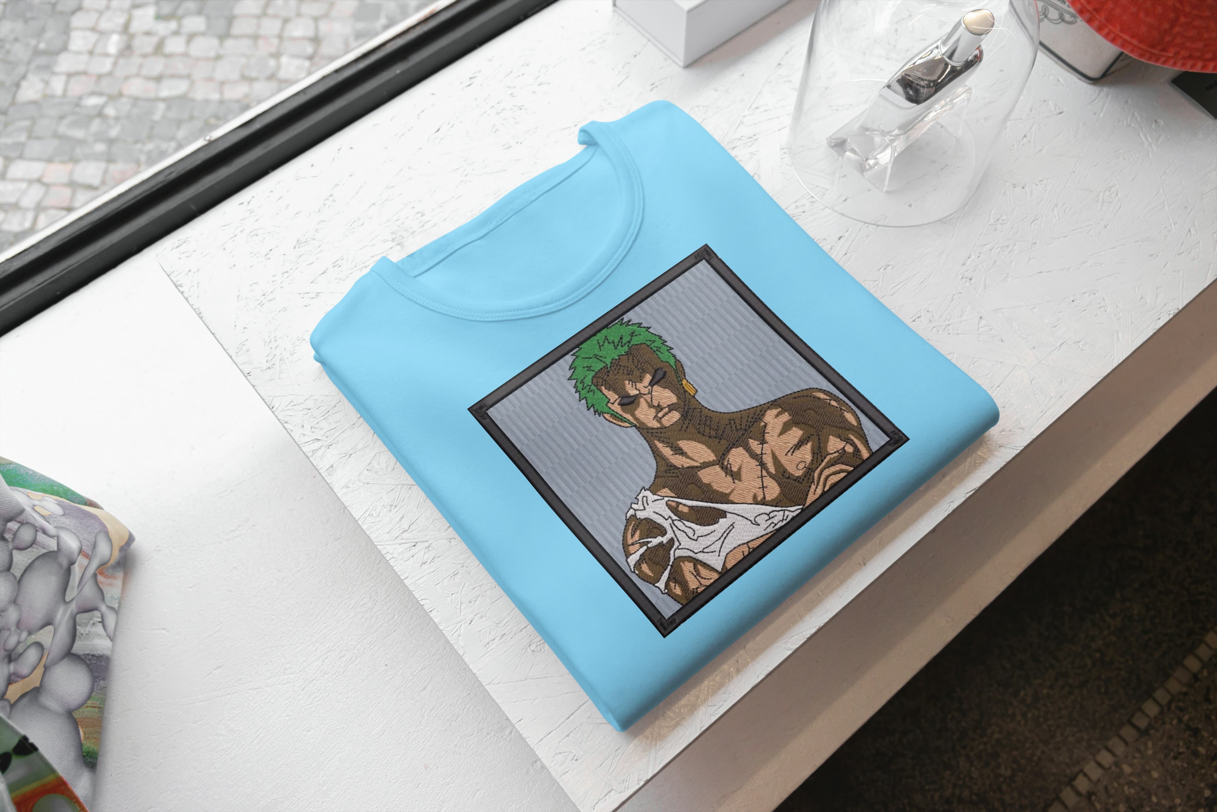 Foto di - T-shirt Ricamata Unisex – 100% Cotone – Stile Streetwear e Confortevole – Personaggio Anime Pirati-Ricamati-Biiply