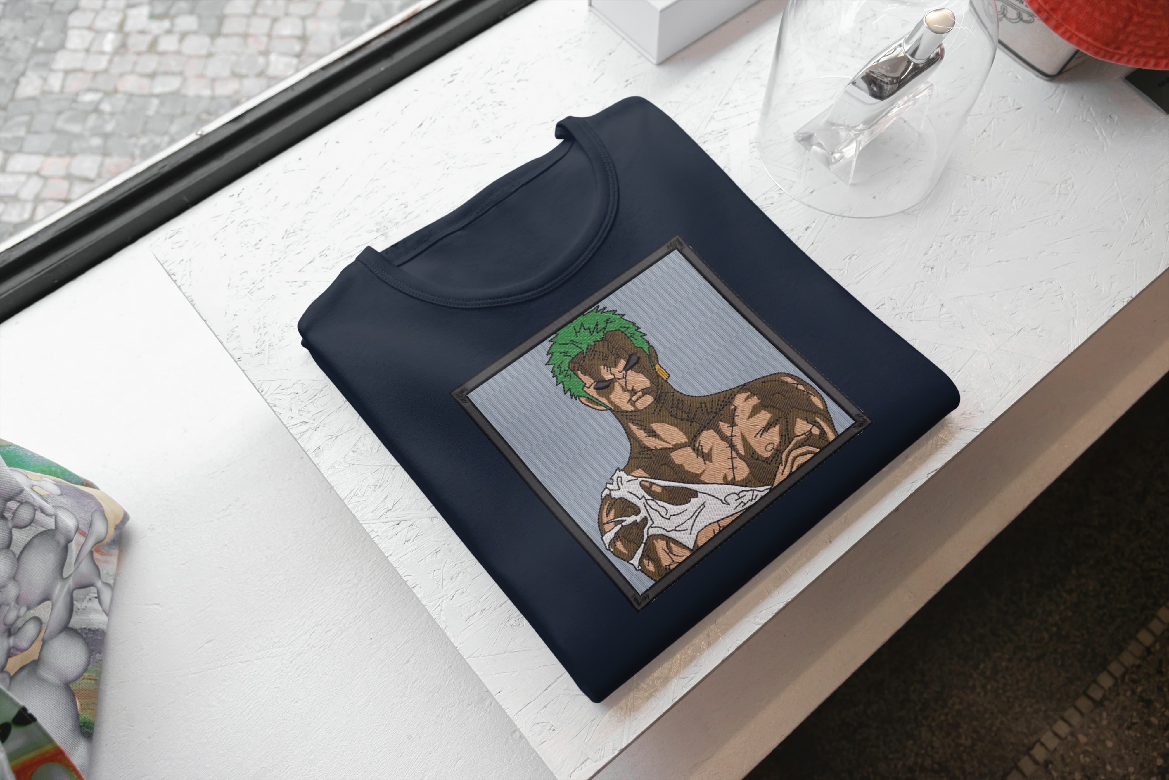 Foto di - T-shirt Ricamata Unisex – 100% Cotone – Stile Streetwear e Confortevole – Personaggio Anime Pirati-Ricamati-Biiply
