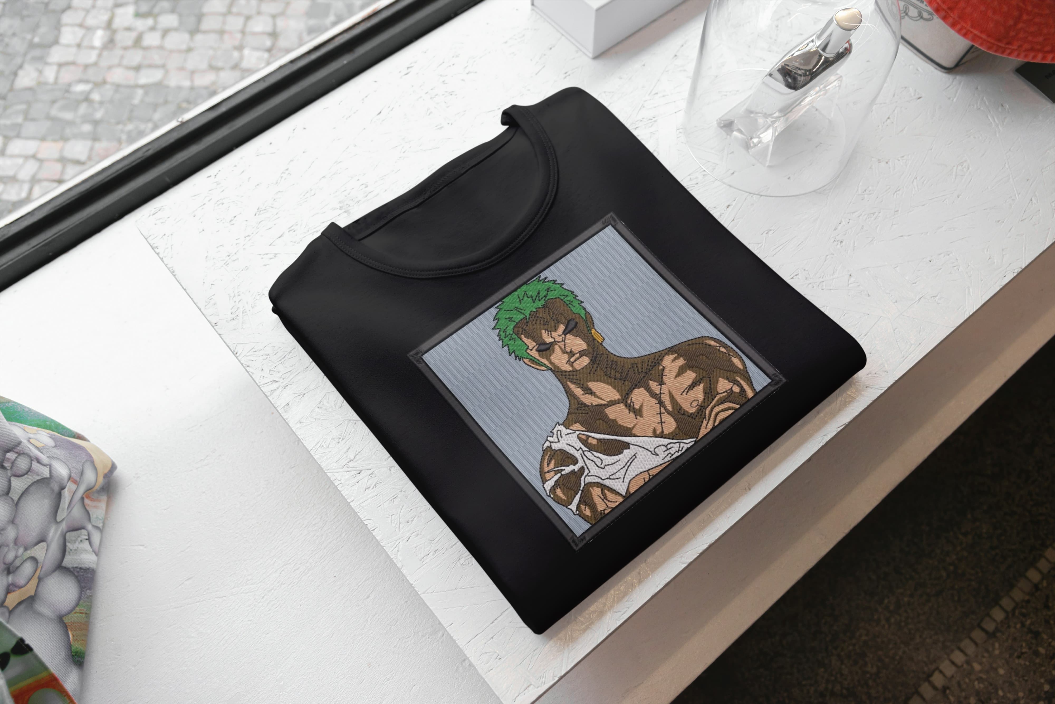 Foto di - T-shirt Ricamata Unisex – 100% Cotone – Stile Streetwear e Confortevole – Personaggio Anime Pirati-Ricamati-Biiply