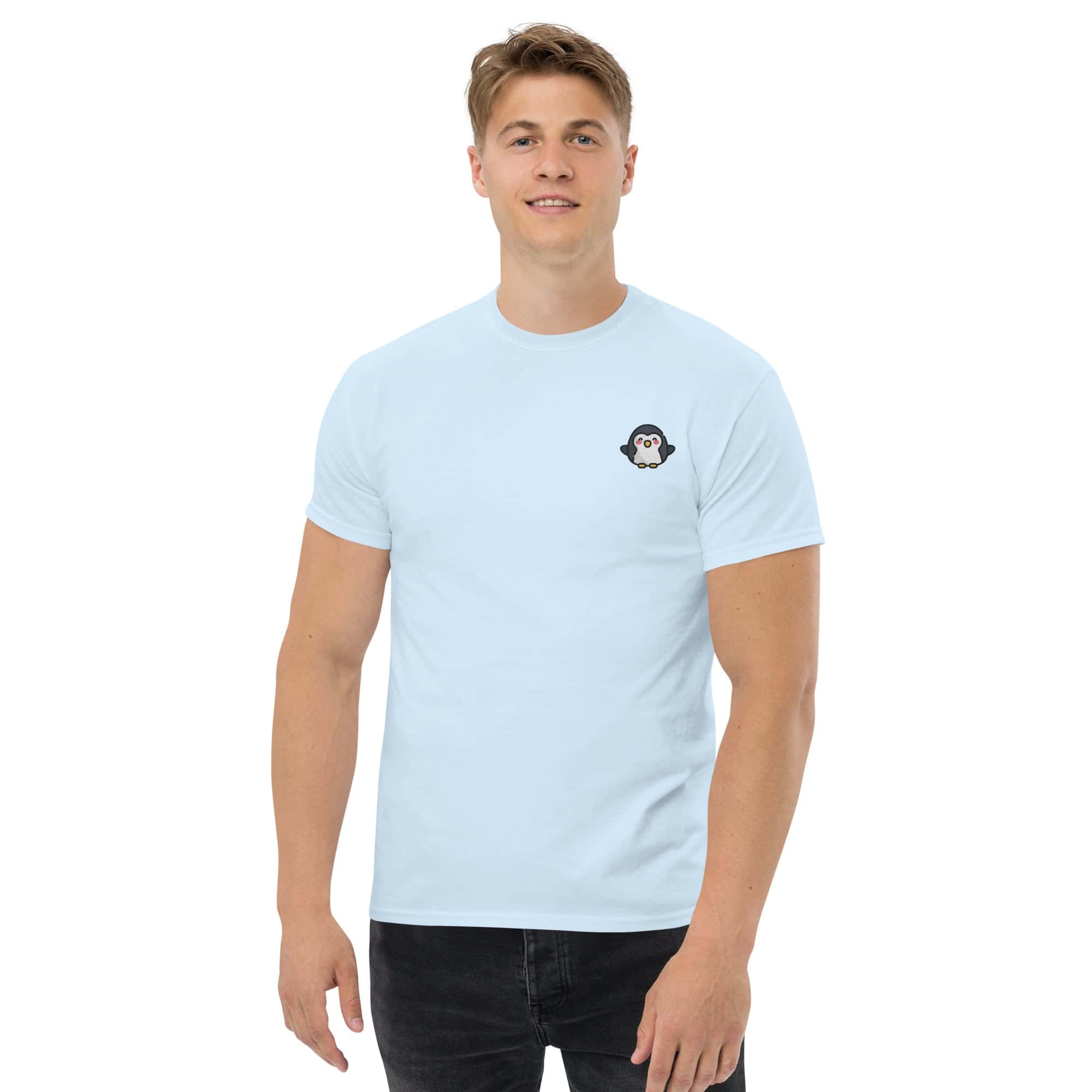 Foto di - T-shirt Ricamata Unisex – 100% Cotone – Stile Streetwear e Confortevole – Pinguino-Ricamati-Biiply