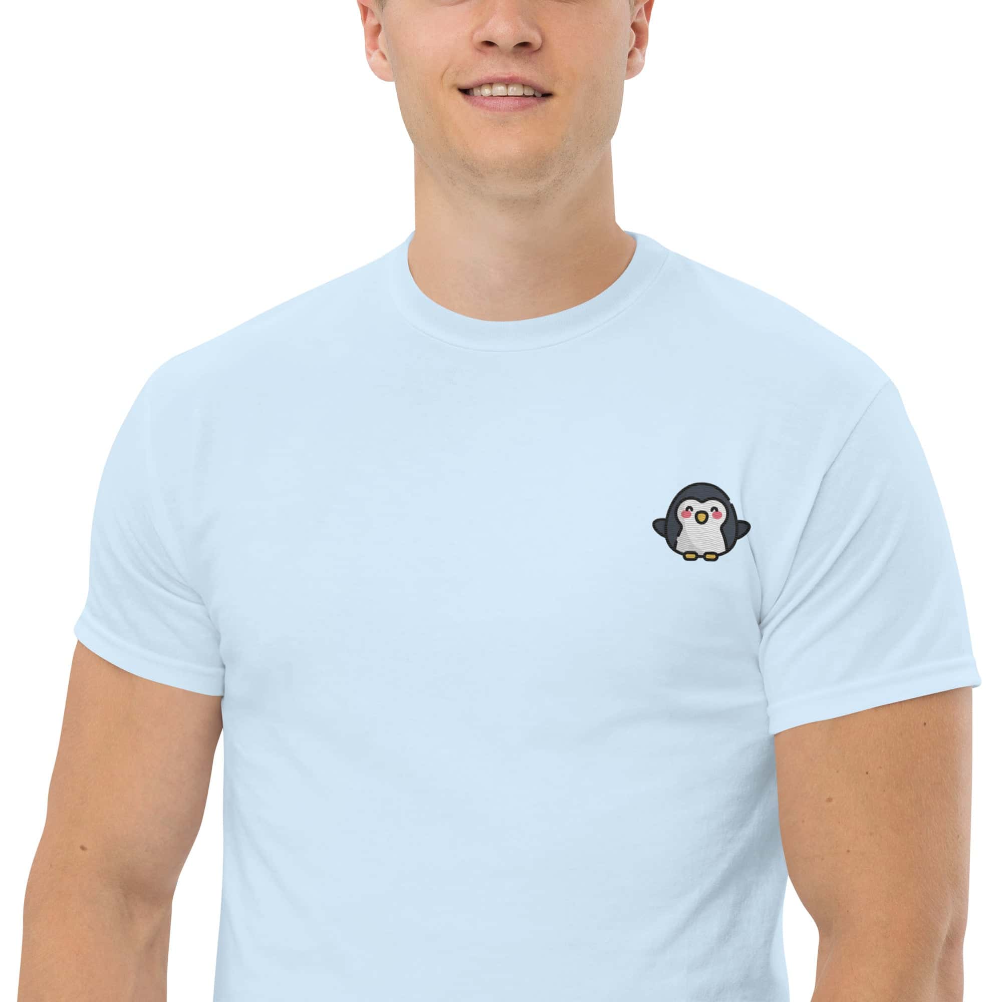 Foto di - T-shirt Ricamata Unisex – 100% Cotone – Stile Streetwear e Confortevole – Pinguino-Ricamati-Biiply