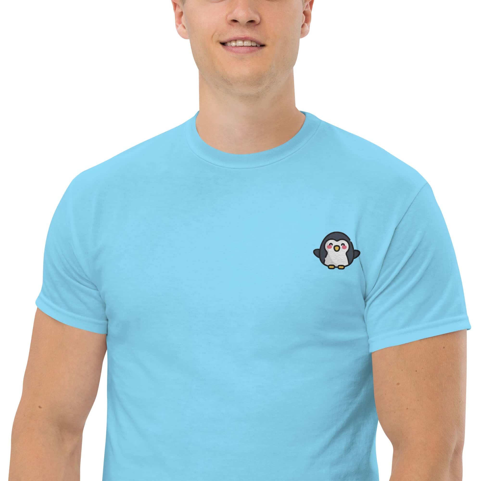 Foto di - T-shirt Ricamata Unisex – 100% Cotone – Stile Streetwear e Confortevole – Pinguino-Ricamati-Biiply