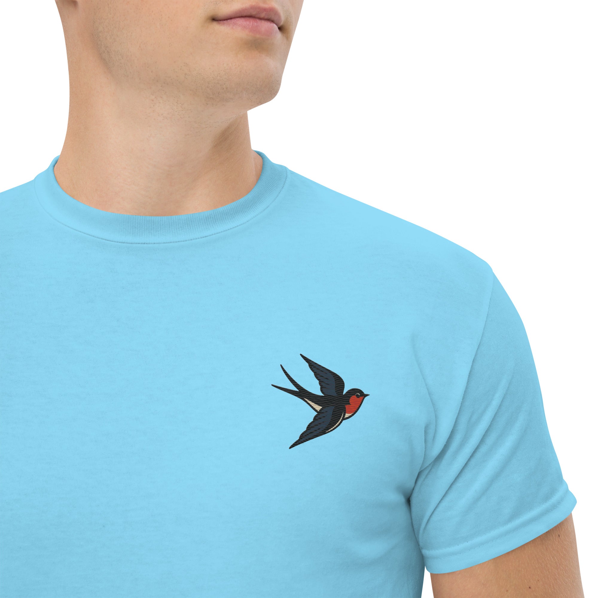 Foto di - T-shirt Ricamata Unisex – 100% Cotone – Stile Streetwear e Confortevole – Rondine-Ricamati-Biiply