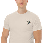 Foto di - T-shirt Ricamata Unisex – 100% Cotone – Stile Streetwear e Confortevole – Rondine-Ricamati-Biiply