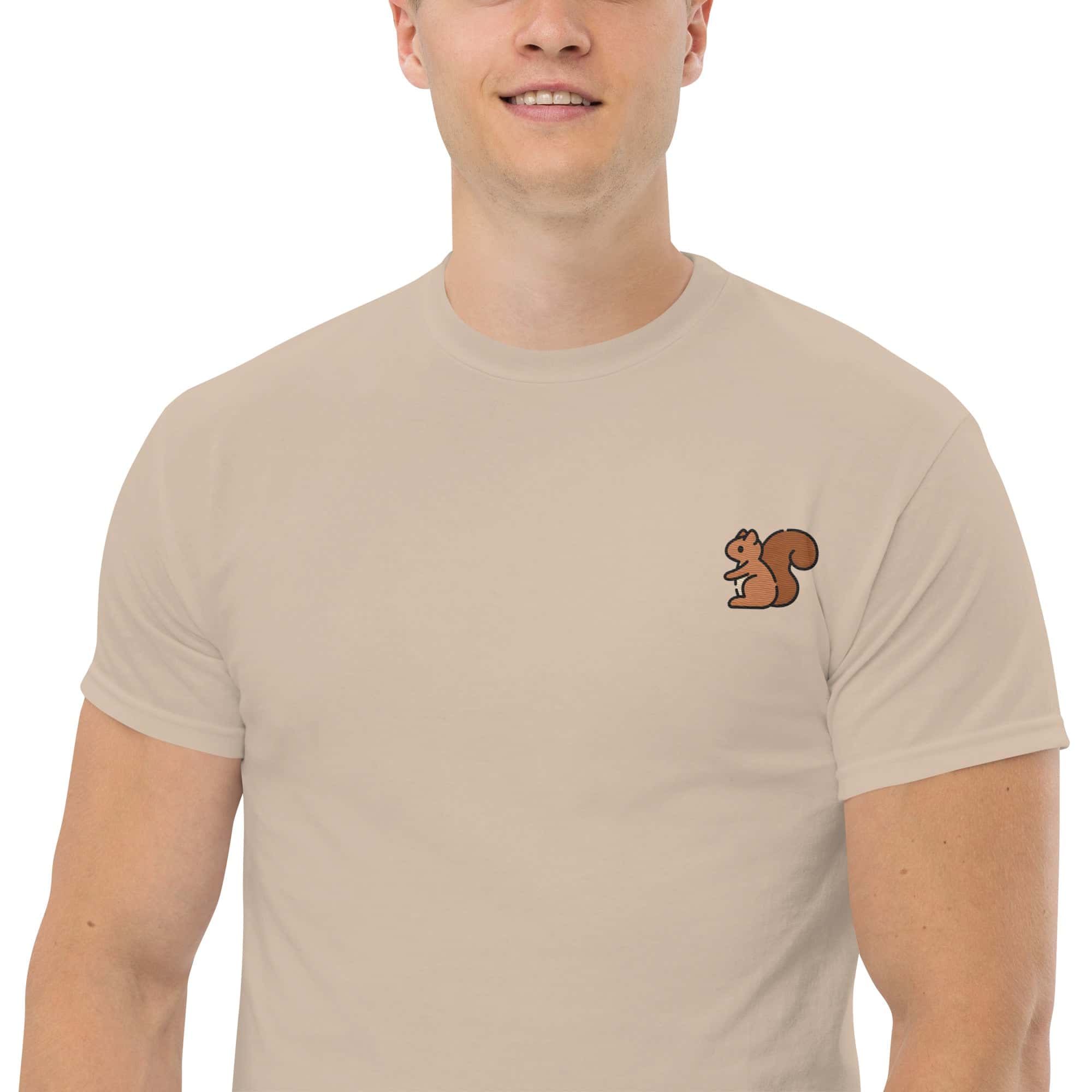 Foto di - T-shirt Ricamata Unisex – 100% Cotone – Stile Streetwear e Confortevole – Scoiattolo-Ricamati-Biiply