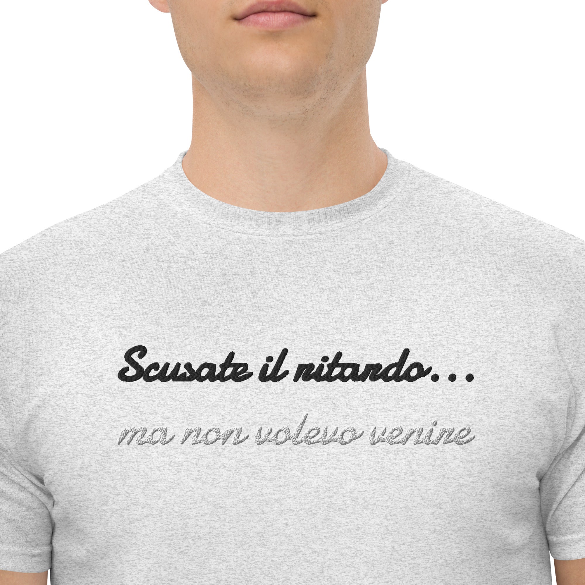 Foto di - T-shirt Ricamata Unisex – 100% Cotone – Stile Streetwear e Confortevole – Scusate il ritardo ma non volevo venire-Ricamati-Biiply