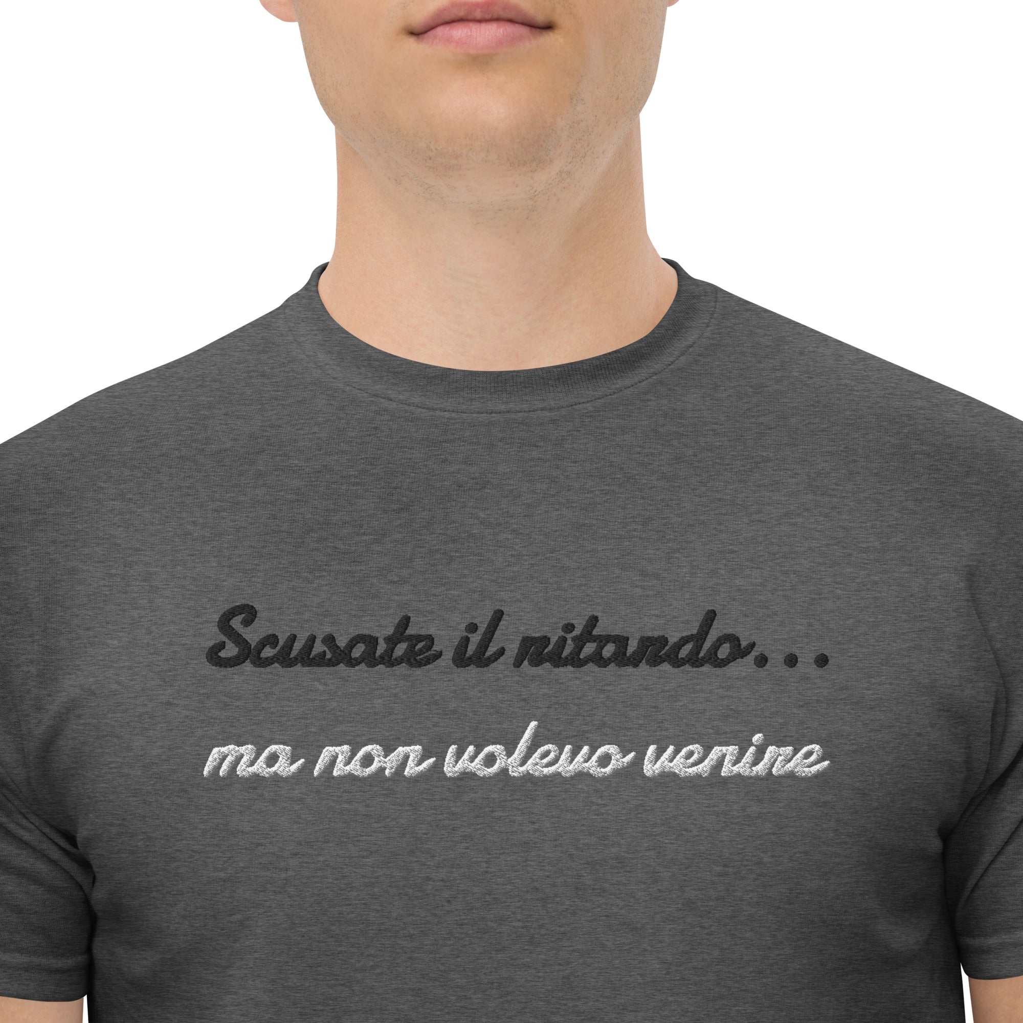 Foto di - T-shirt Ricamata Unisex – 100% Cotone – Stile Streetwear e Confortevole – Scusate il ritardo ma non volevo venire-Ricamati-Biiply