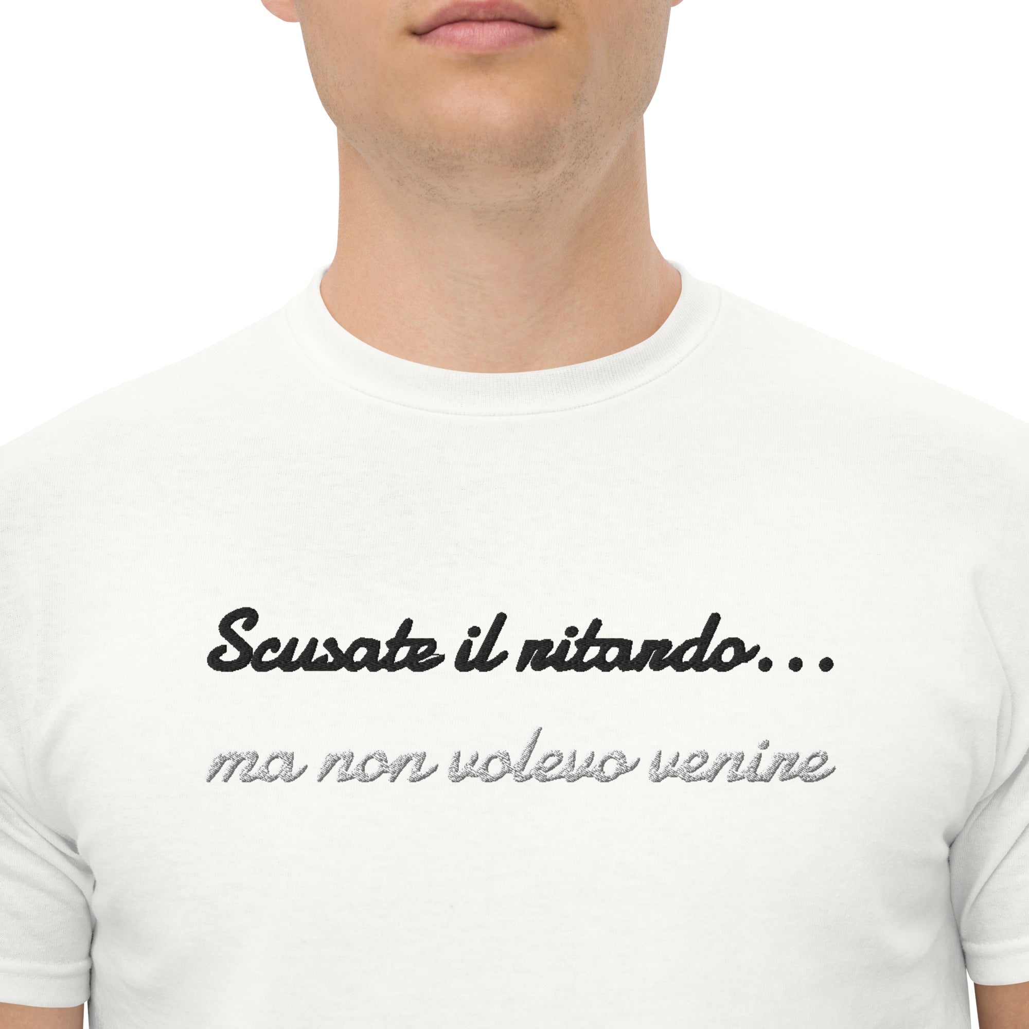 Foto di - T-shirt Ricamata Unisex – 100% Cotone – Stile Streetwear e Confortevole – Scusate il ritardo ma non volevo venire-Ricamati-Biiply