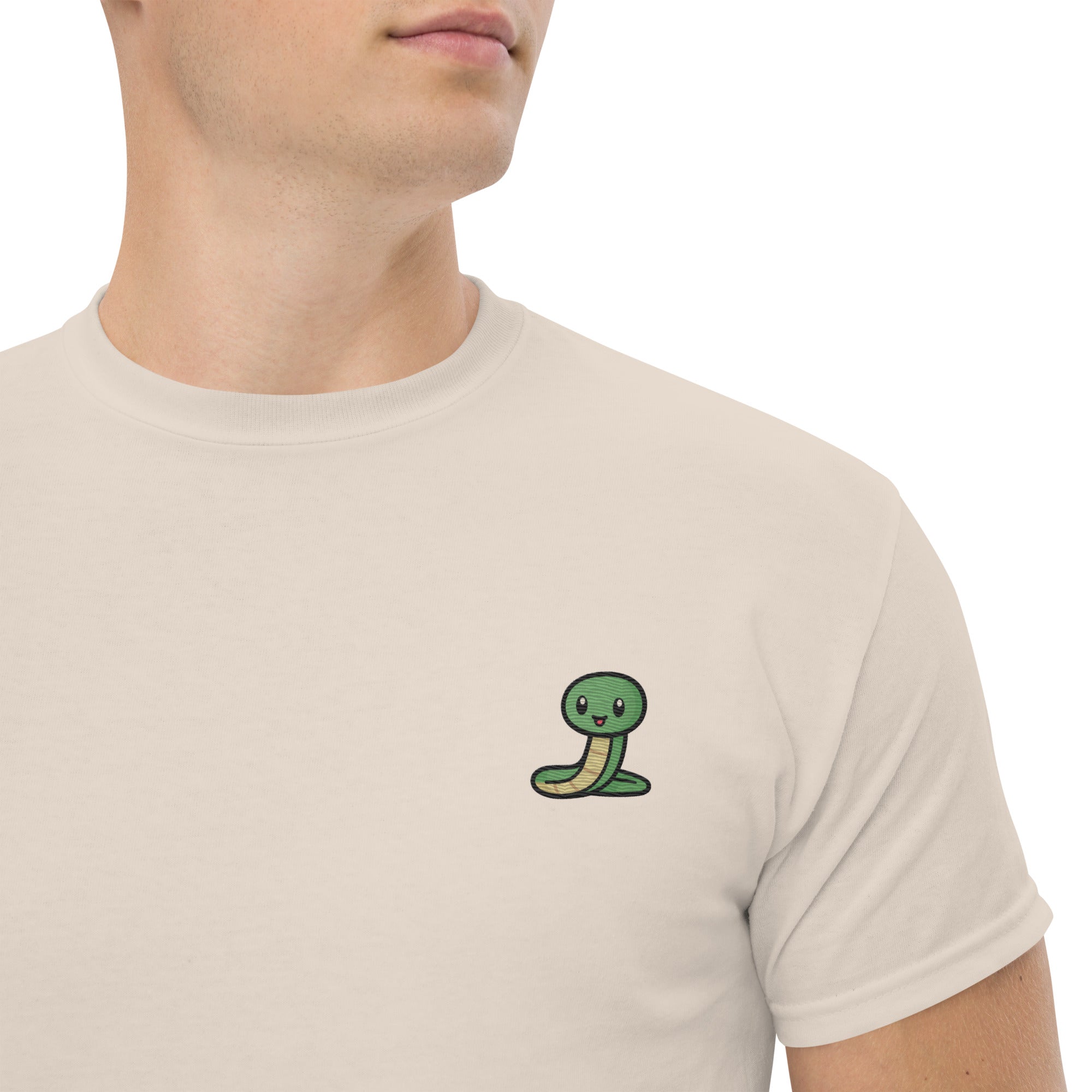 Foto di - T-shirt Ricamata Unisex – 100% Cotone – Stile Streetwear e Confortevole – Serpente Simpatico-Ricamati-Biiply