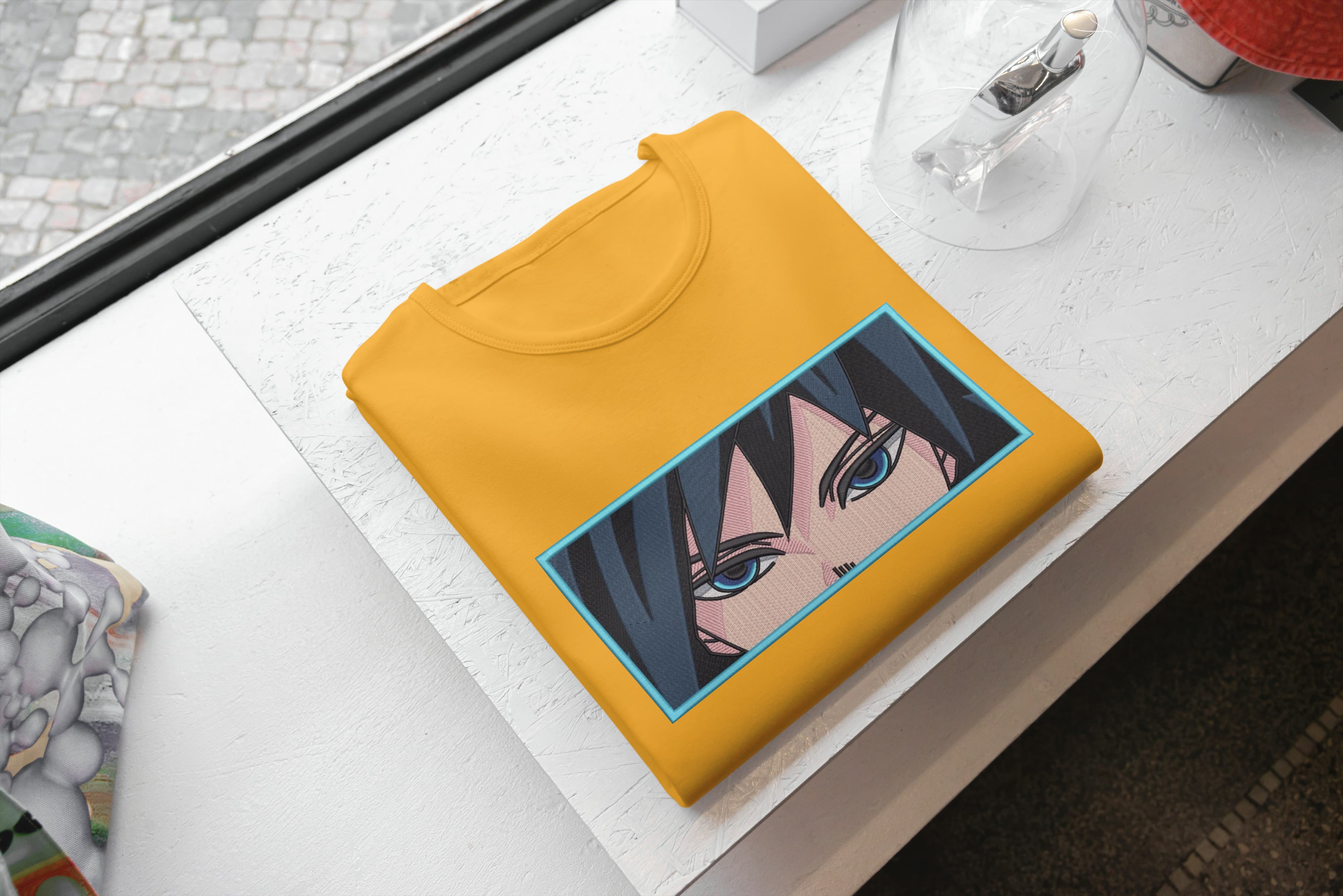 Foto di - T-shirt Ricamata Unisex – 100% Cotone – Stile Streetwear e Confortevole – Sguardo Personaggio anime Giyu Tomioka-Ricamati-Biiply