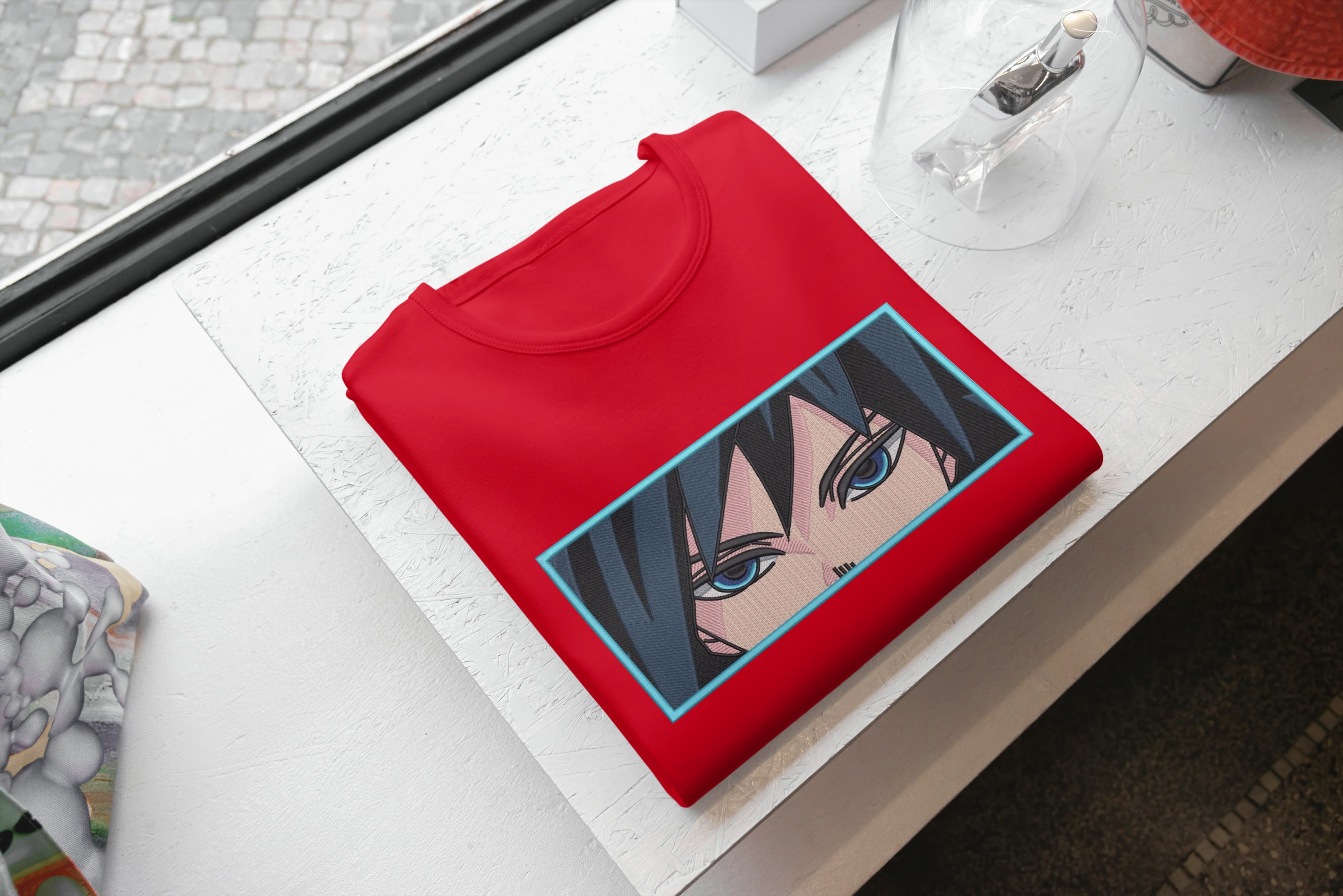 Foto di - T-shirt Ricamata Unisex – 100% Cotone – Stile Streetwear e Confortevole – Sguardo Personaggio anime Giyu Tomioka-Ricamati-Biiply