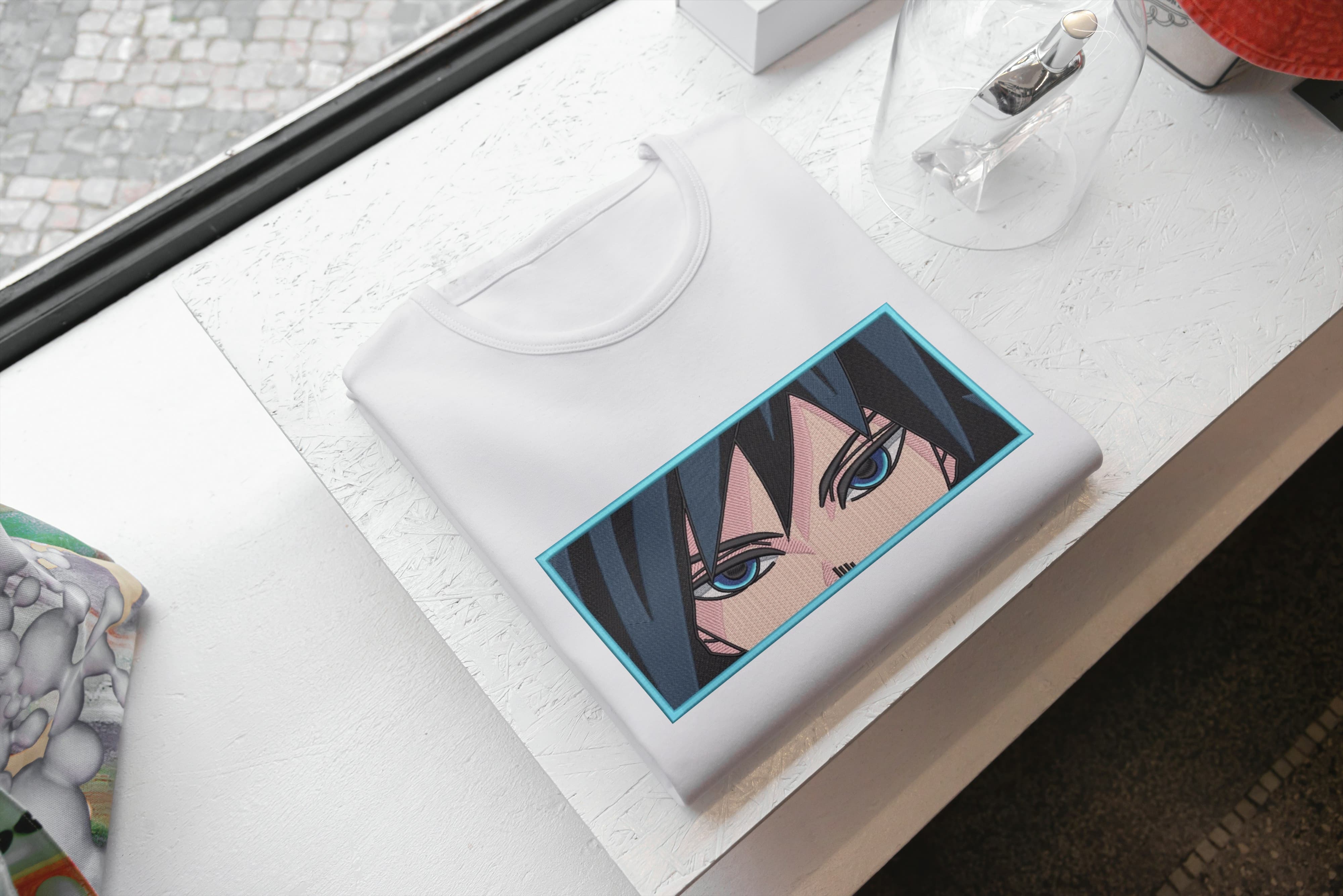 Foto di - T-shirt Ricamata Unisex – 100% Cotone – Stile Streetwear e Confortevole – Sguardo Personaggio anime Giyu Tomioka-Ricamati-Biiply