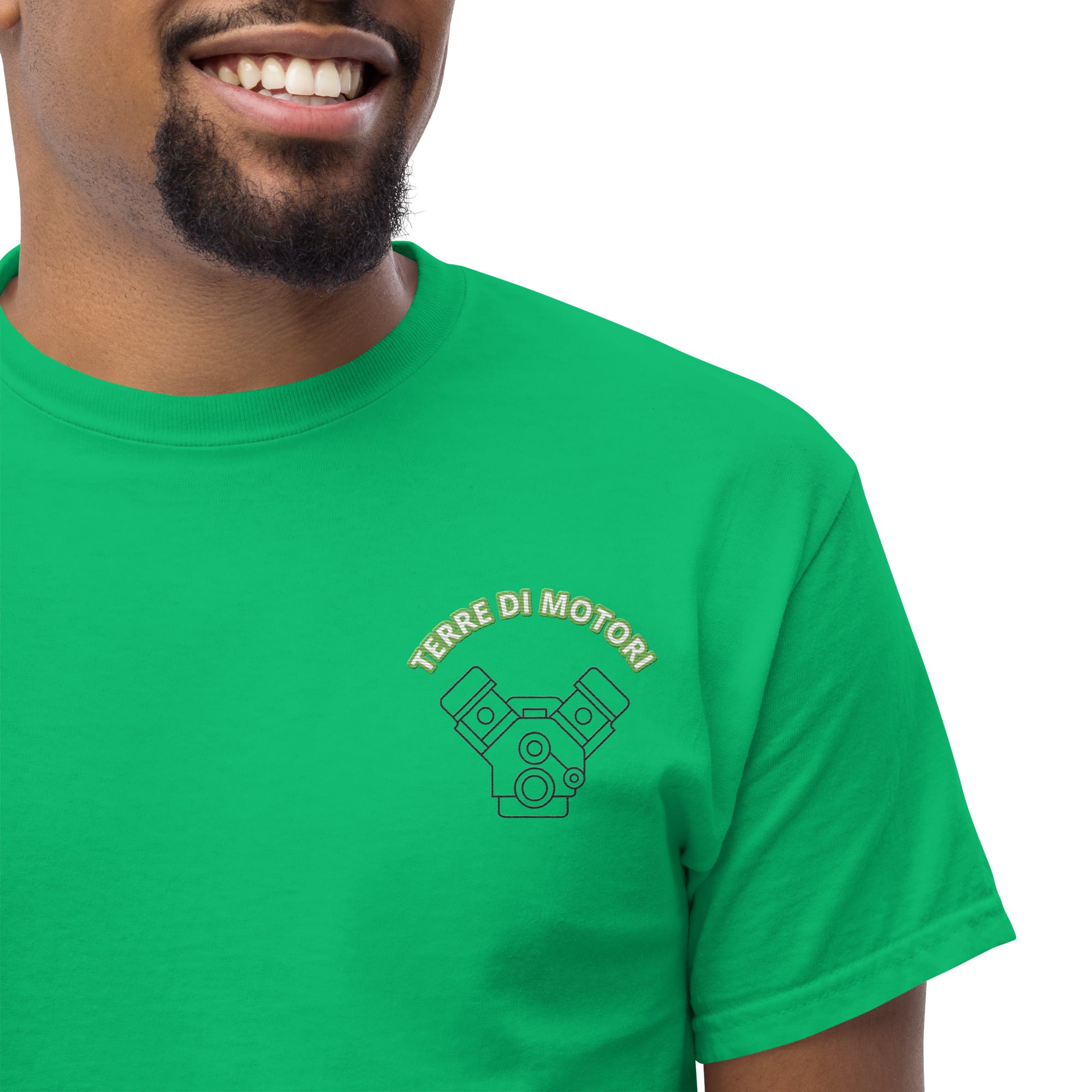 Foto di - T-shirt Ricamata Unisex – 100% Cotone – Stile Streetwear e Confortevole – Terre di Motori-Ricamati-Biiply