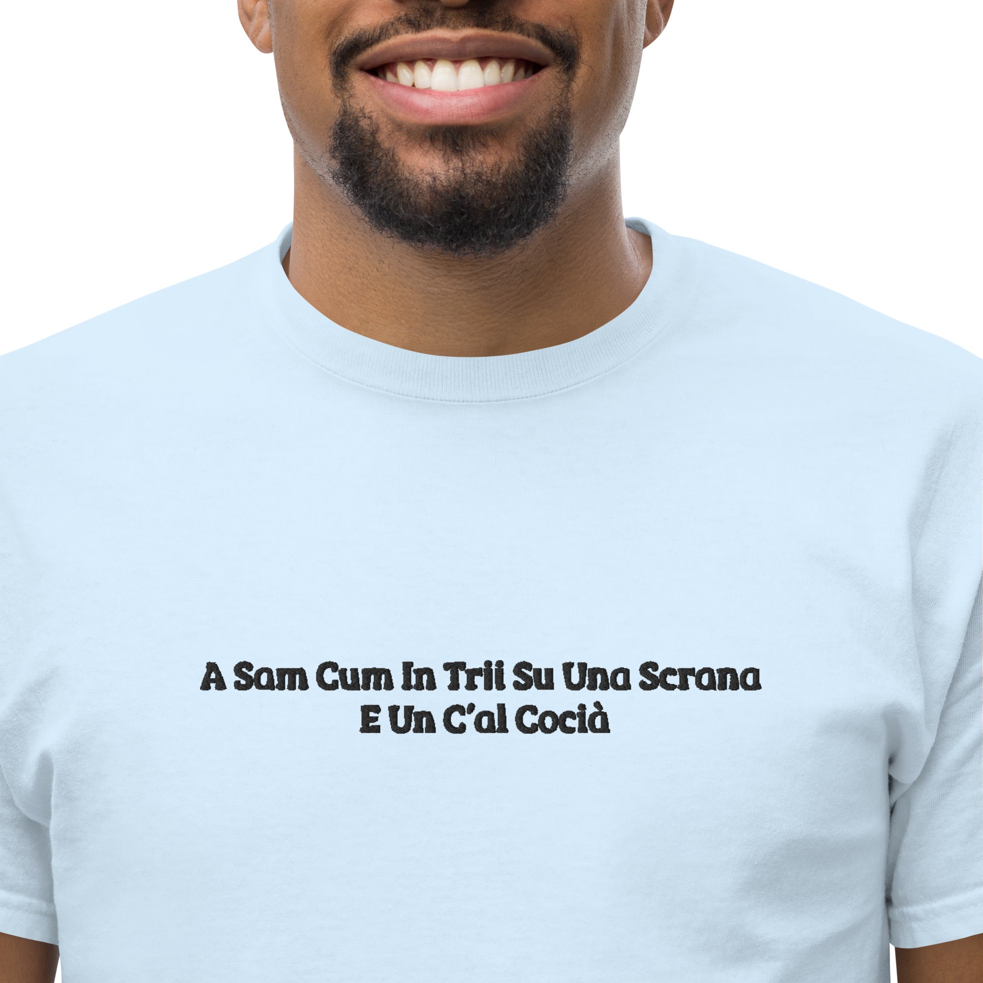 Foto di - T-shirt Ricamata Unisex – 100% Cotone – Stile Streetwear e Confortevole – Una Scrana-Ricamati-Biiply