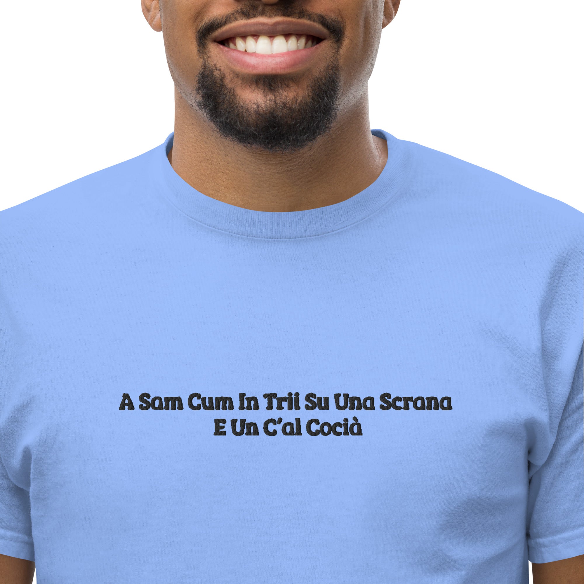 Foto di - T-shirt Ricamata Unisex – 100% Cotone – Stile Streetwear e Confortevole – Una Scrana-Ricamati-Biiply