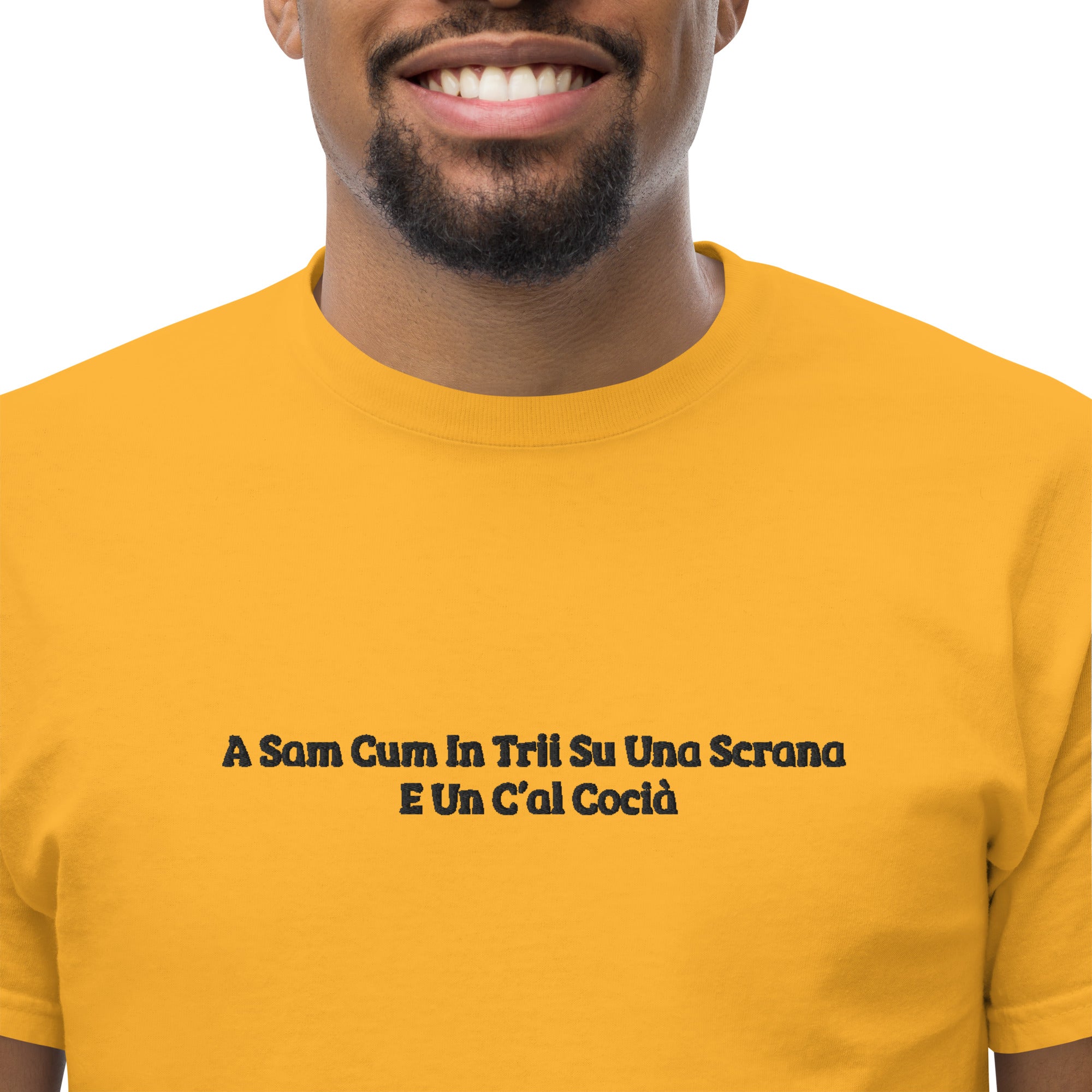 Foto di - T-shirt Ricamata Unisex – 100% Cotone – Stile Streetwear e Confortevole – Una Scrana-Ricamati-Biiply