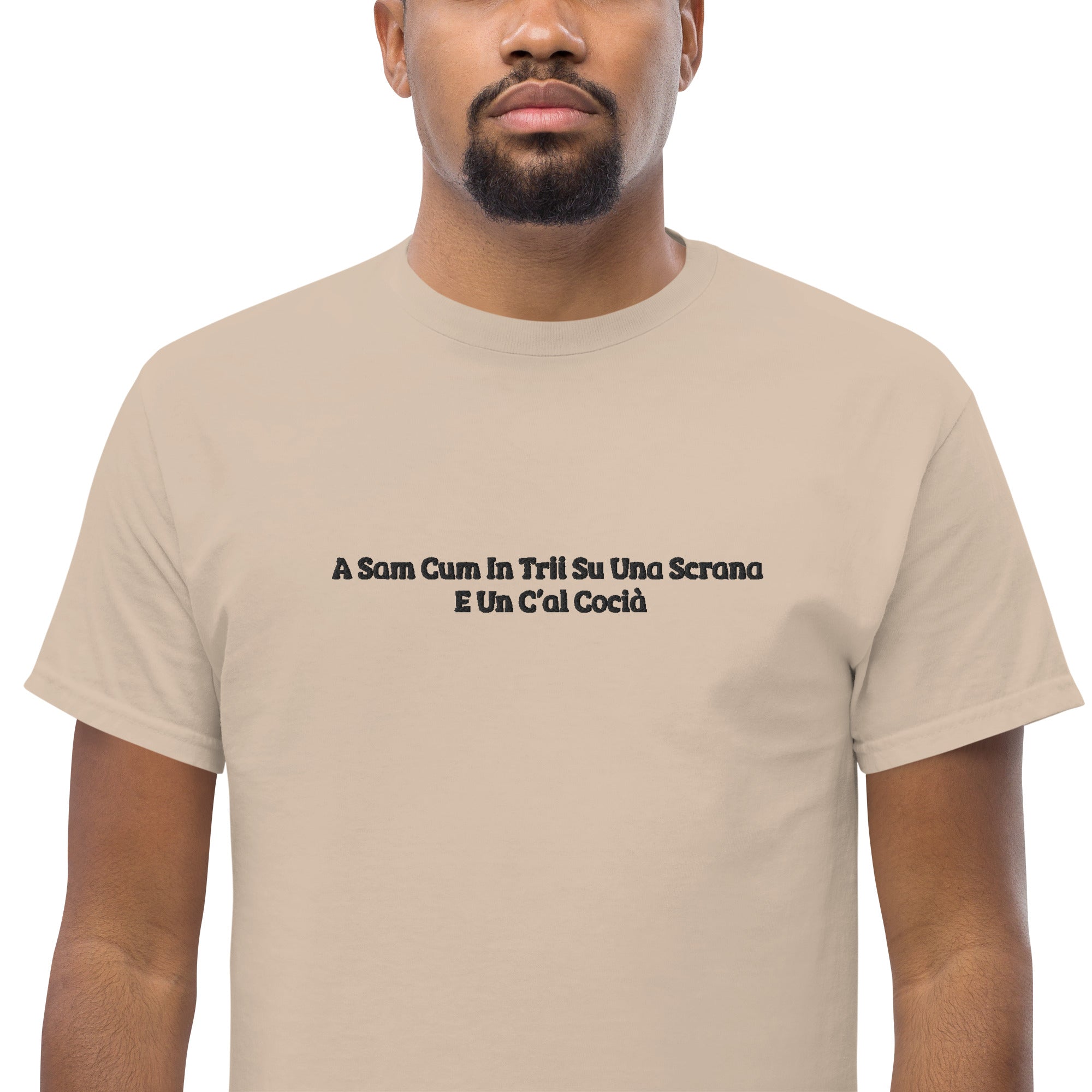 Foto di - T-shirt Ricamata Unisex – 100% Cotone – Stile Streetwear e Confortevole – Una Scrana-Ricamati-Biiply