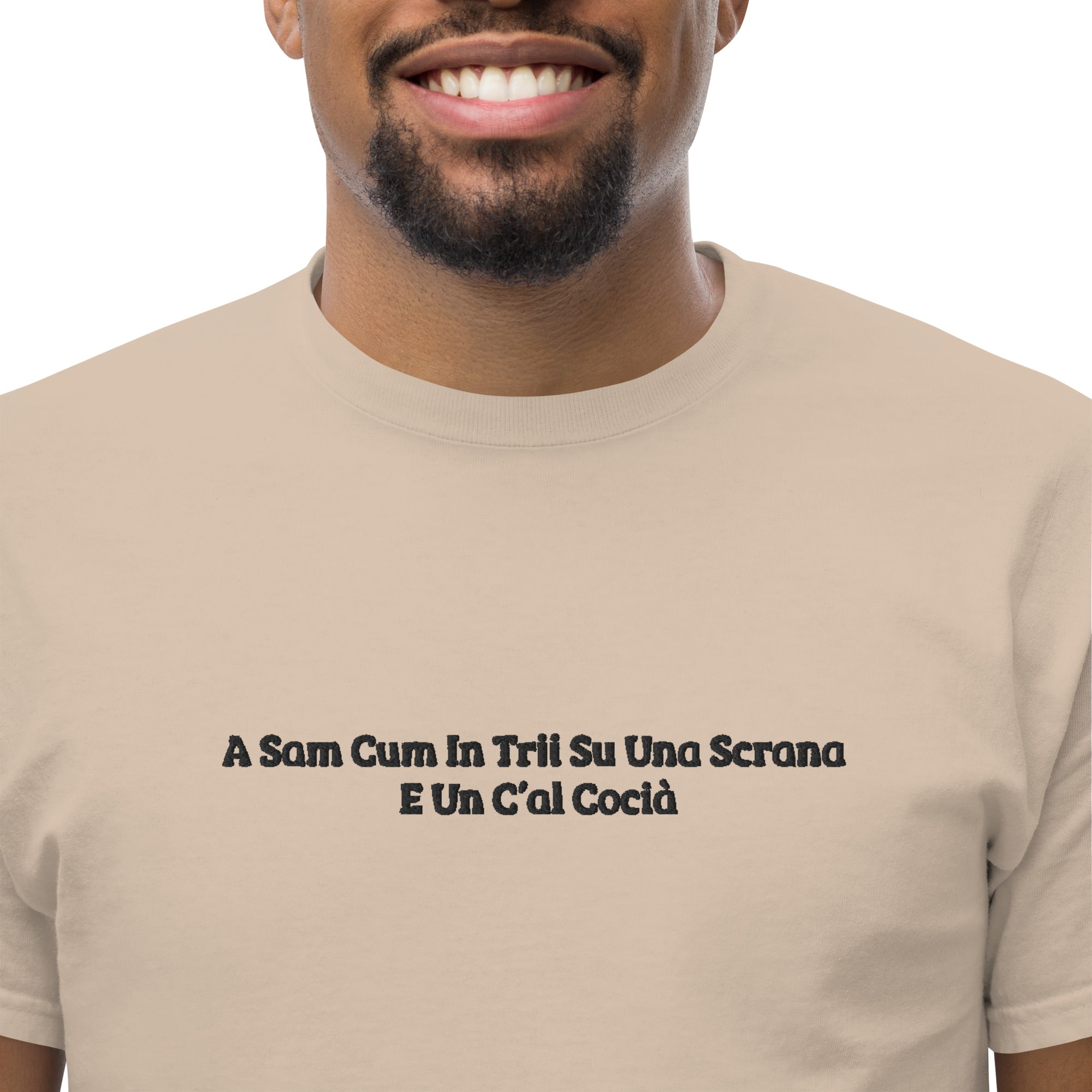 Foto di - T-shirt Ricamata Unisex – 100% Cotone – Stile Streetwear e Confortevole – Una Scrana-Ricamati-Biiply