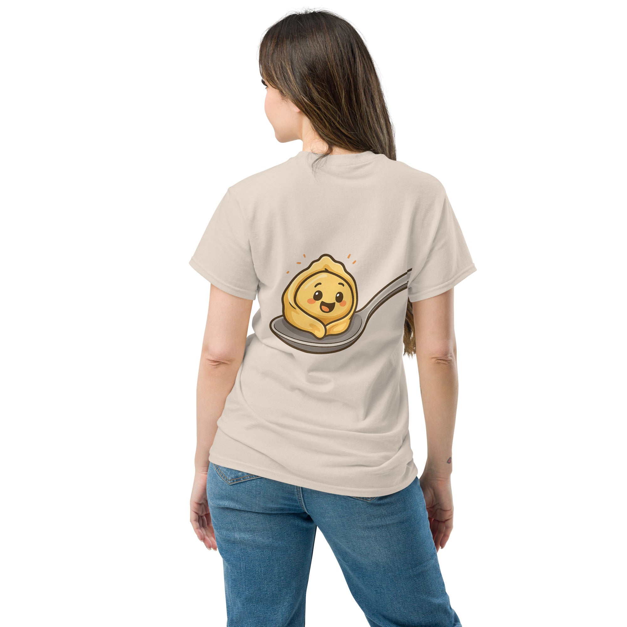 Foto di - T-shirt Stampata Posteriore Unisex – 100% Cotone – Stile Streetwear e Confortevole – Cucchiaio con Tortellino-DTG-Biiply