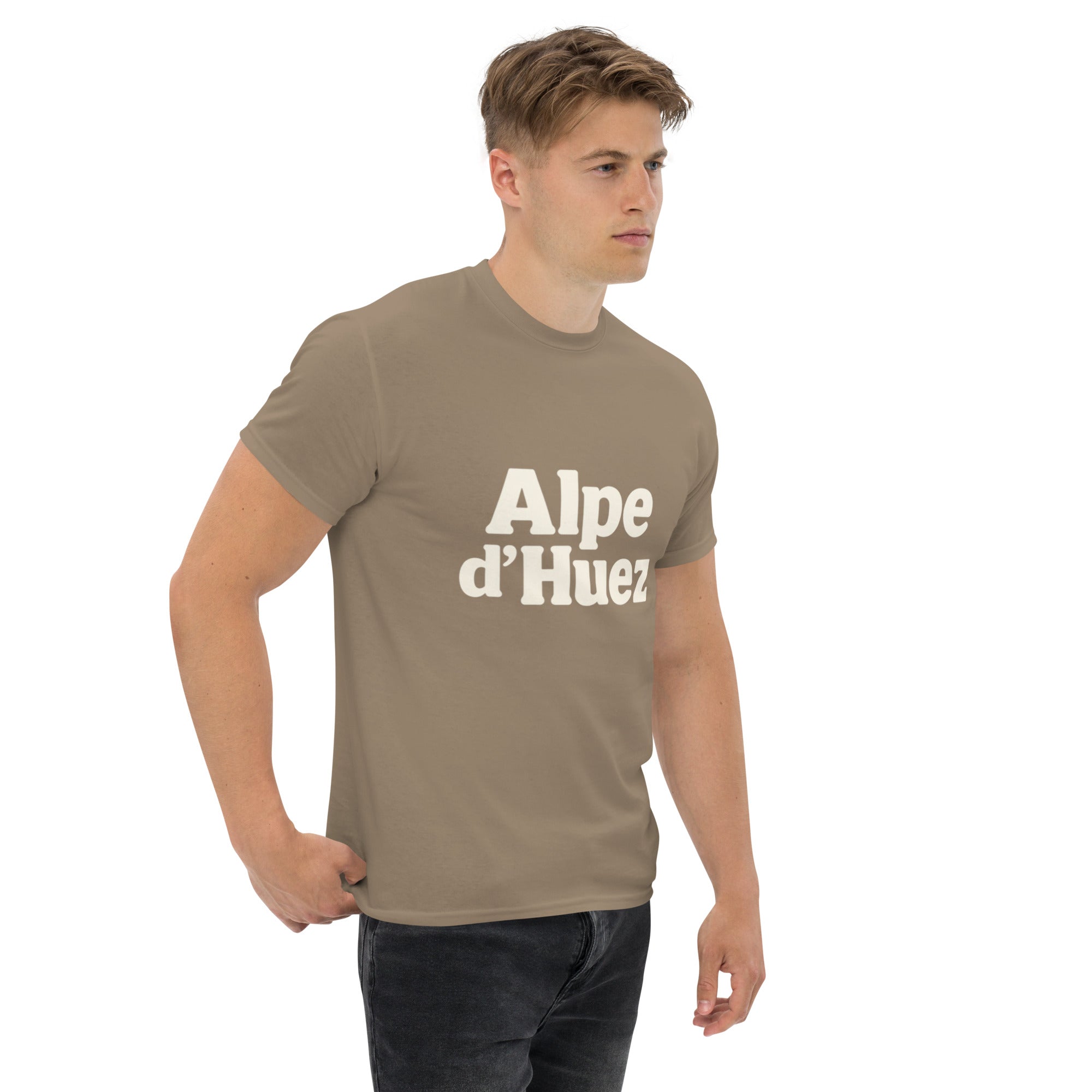 Foto di - T-shirt Stampata Unisex – 100% Cotone – Stile Streetwear e Confortevole – Alpe d'Huez-DTG-Biiply