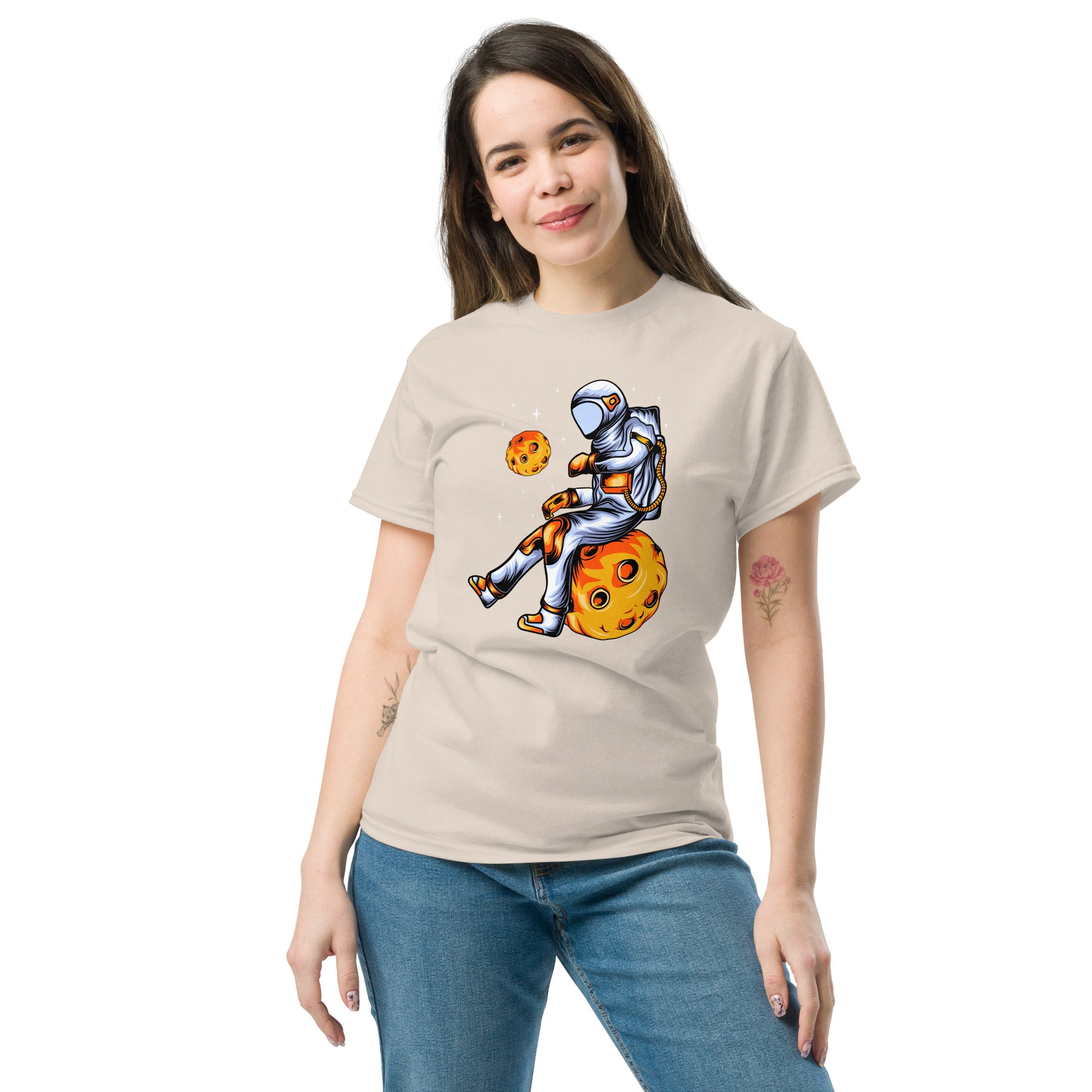 Foto di - T-shirt Stampata Unisex – 100% Cotone – Stile Streetwear e Confortevole – Asteroid Punch-DTG-Biiply